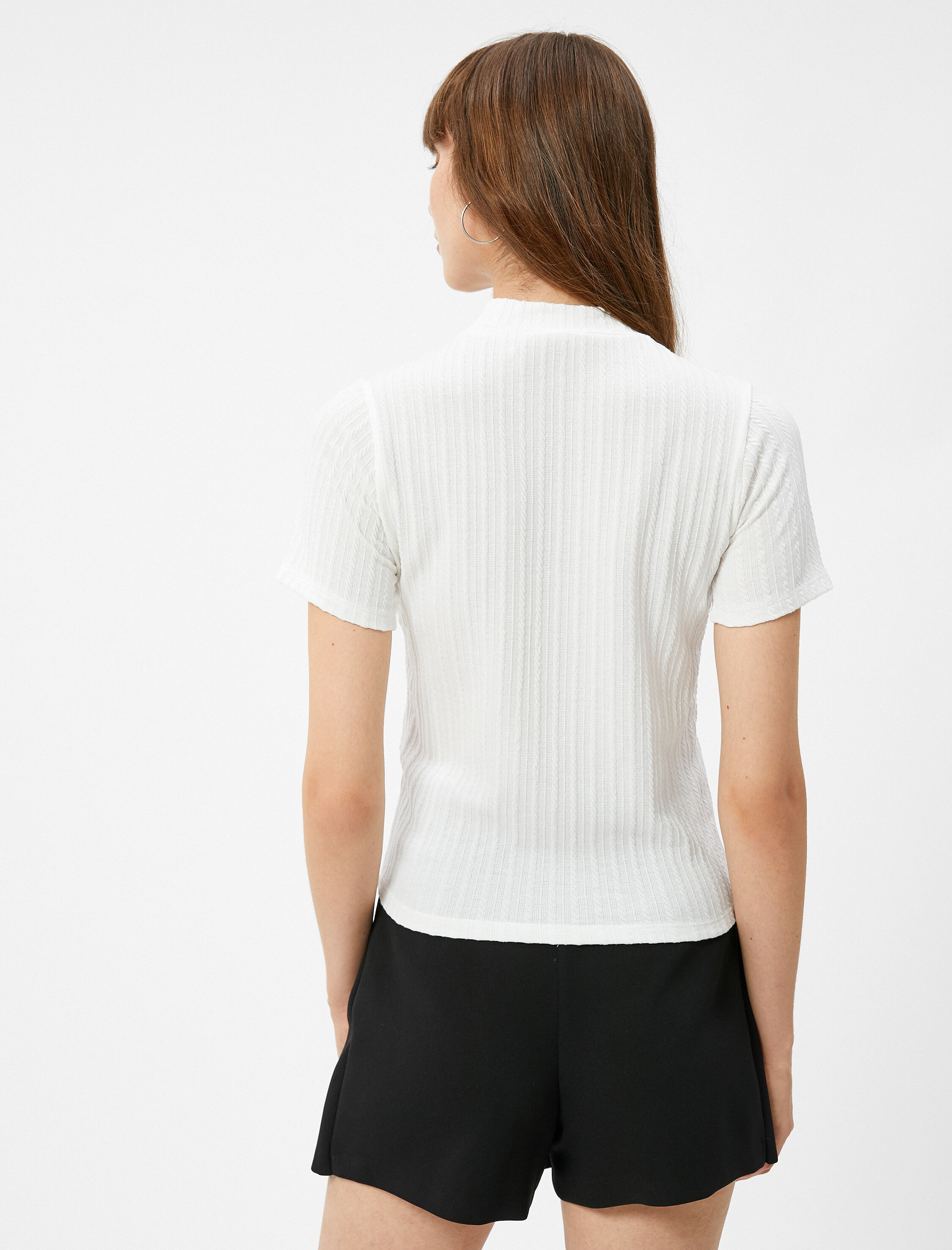   Kısa Kollu Tişört Dik Yaka Saç Örgüsü Desenli