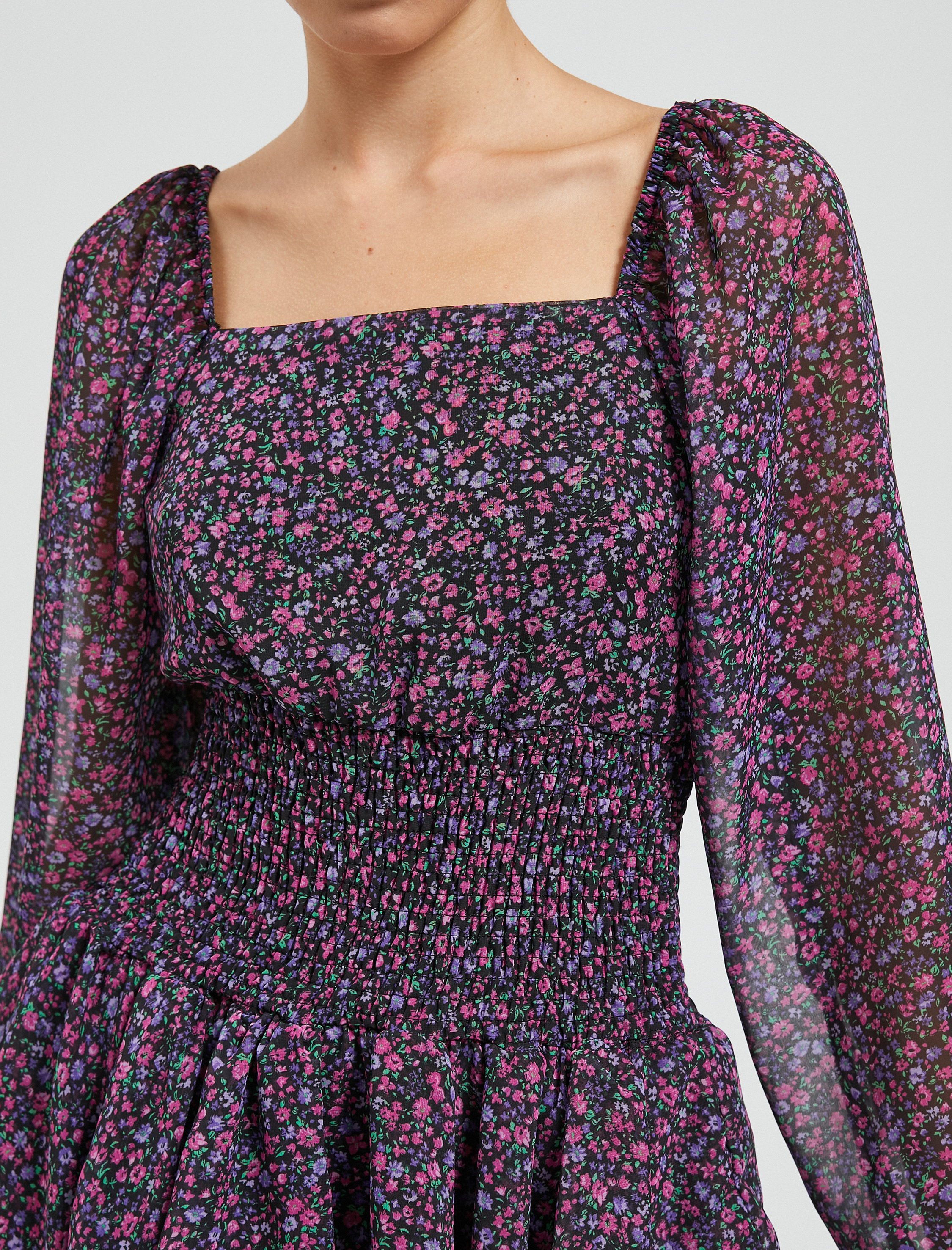   Çiçekli Mini Elbise Uzun Tül Kollu Astarlı Kare Yaka Katlı