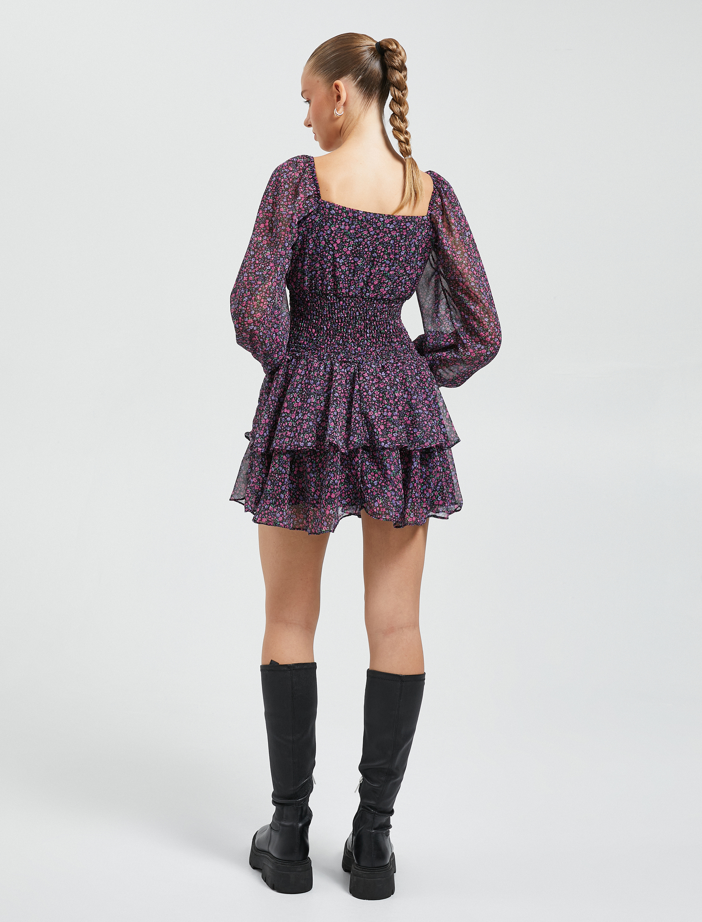   Çiçekli Mini Elbise Uzun Tül Kollu Astarlı Kare Yaka Katlı