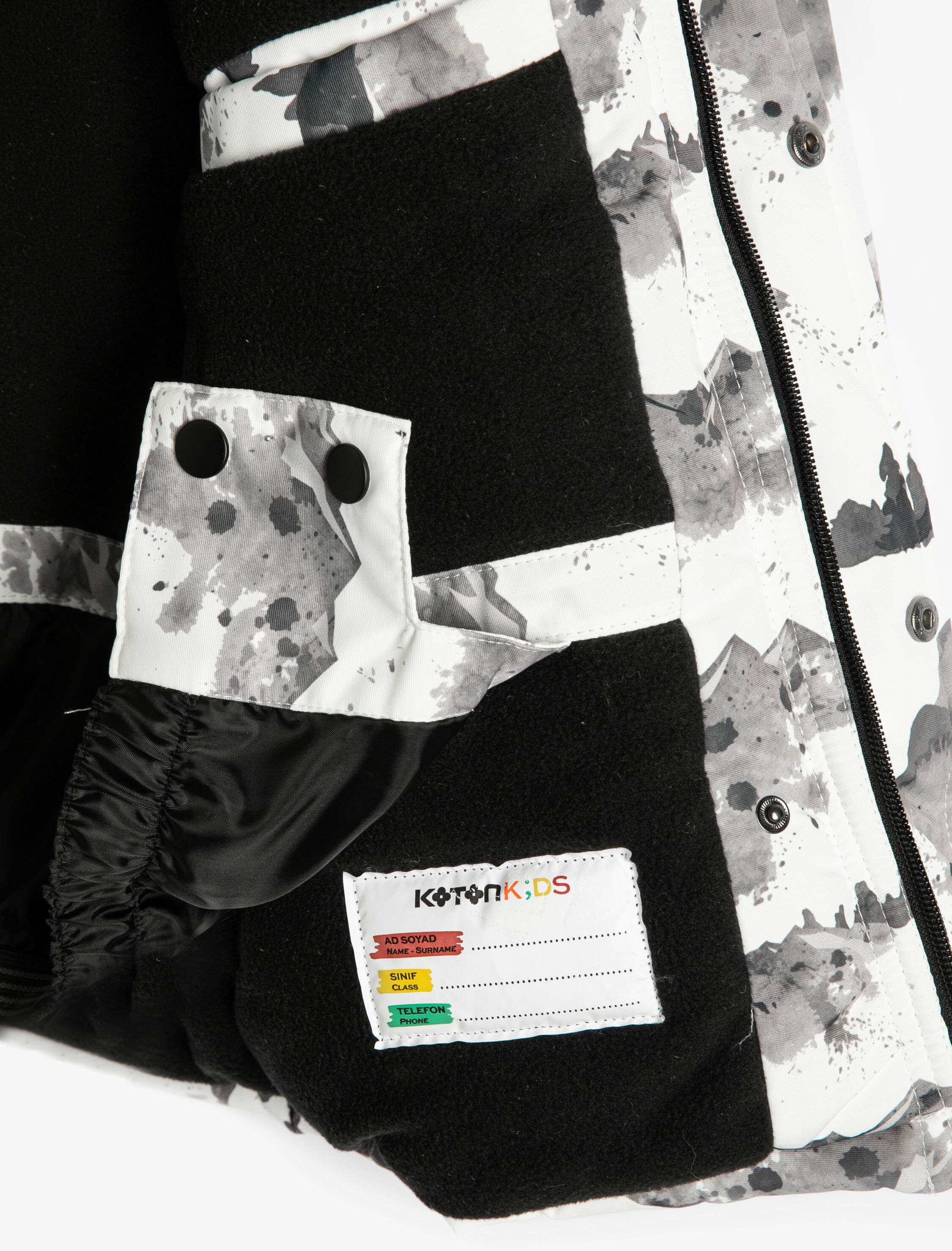  Erkek Çocuk Kapşonlu Şişme Mont Polar Astarlı Baskılı Lastik Manşetli Rüzgar Kapaklı Fermuar Detaylı