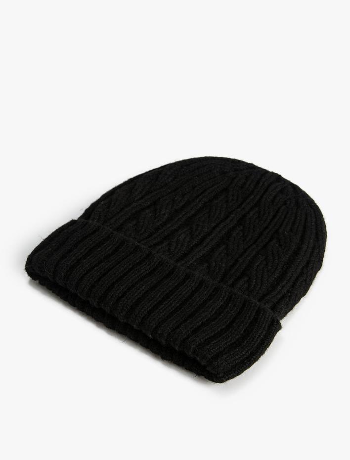 Kadın Saç Örgü Bere Kenarları Katlı