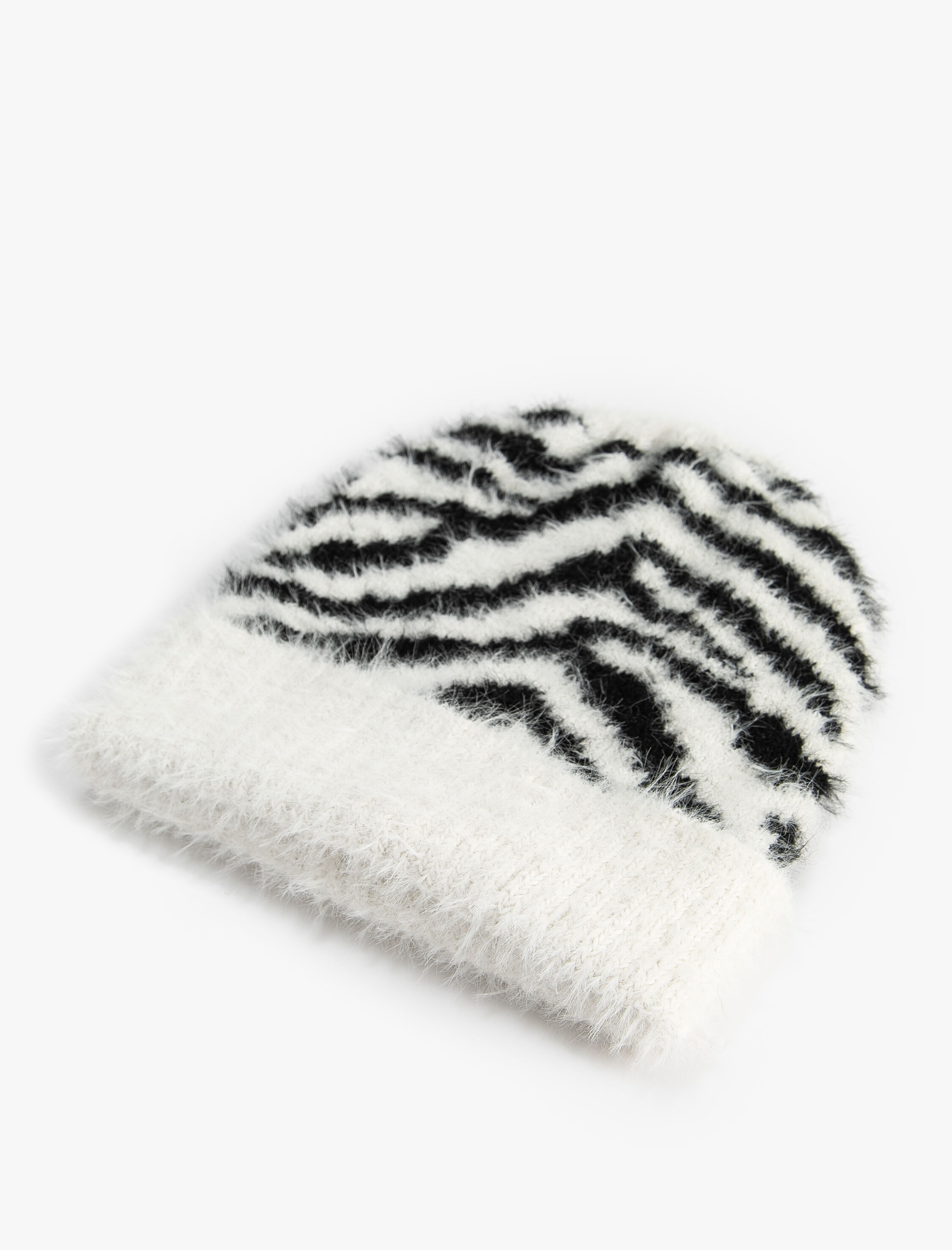  Kadın Peluş Bere Zebra Desenli Kenarları Katlı