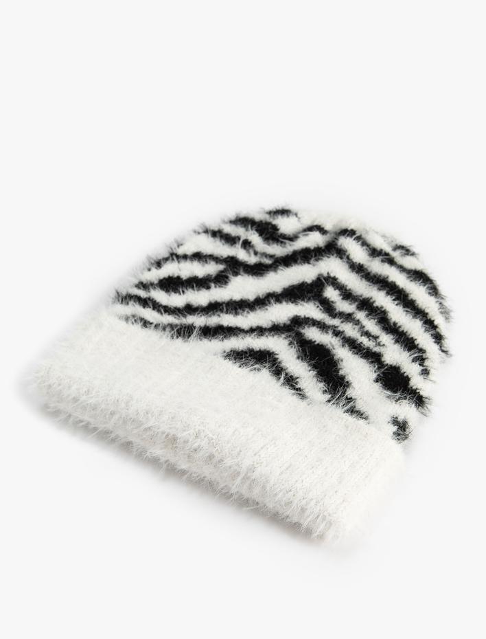 Kadın Peluş Bere Zebra Desenli Kenarları Katlı