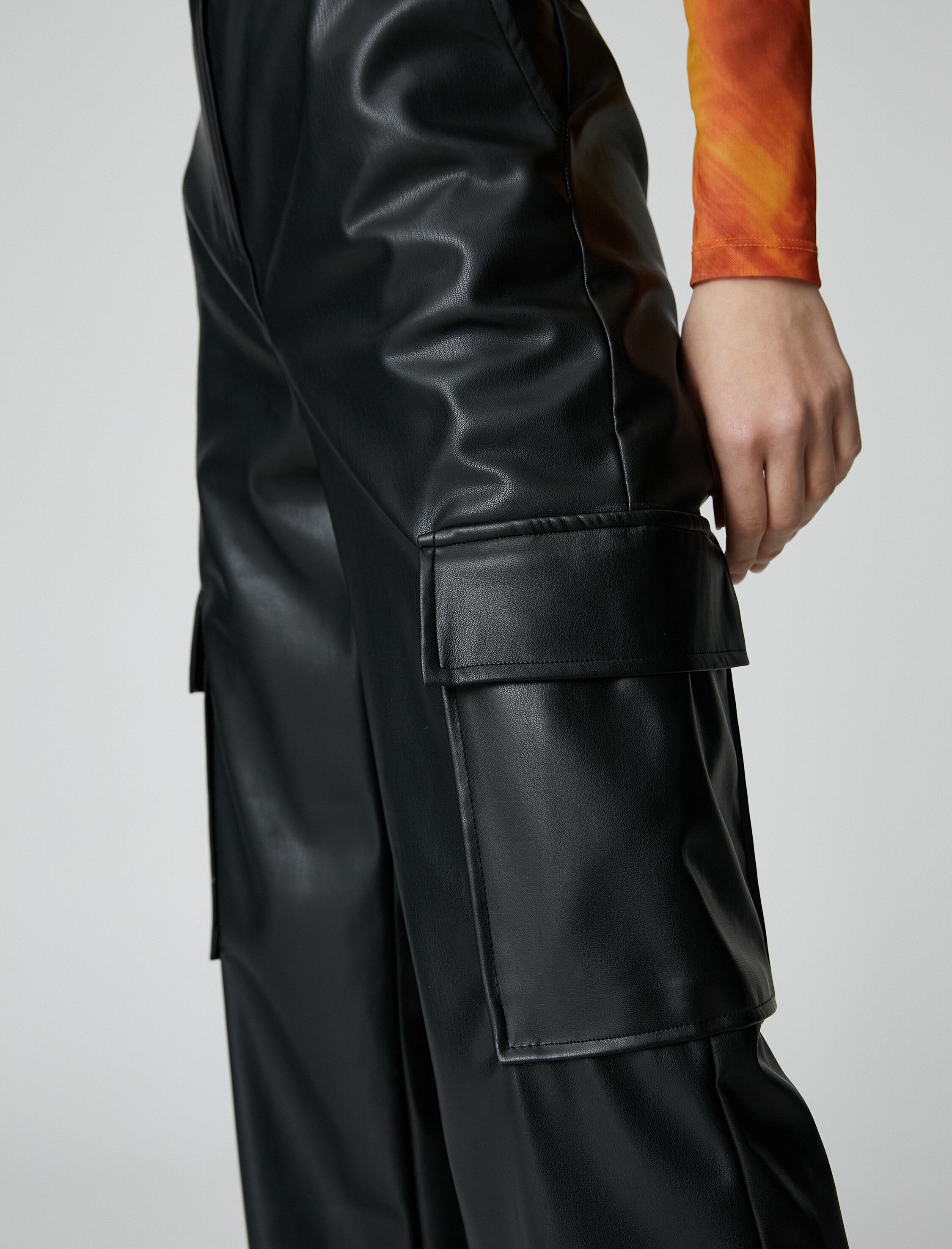   Deri Görünümlü Pantolon Kargo Cep Detaylı Normal Bel