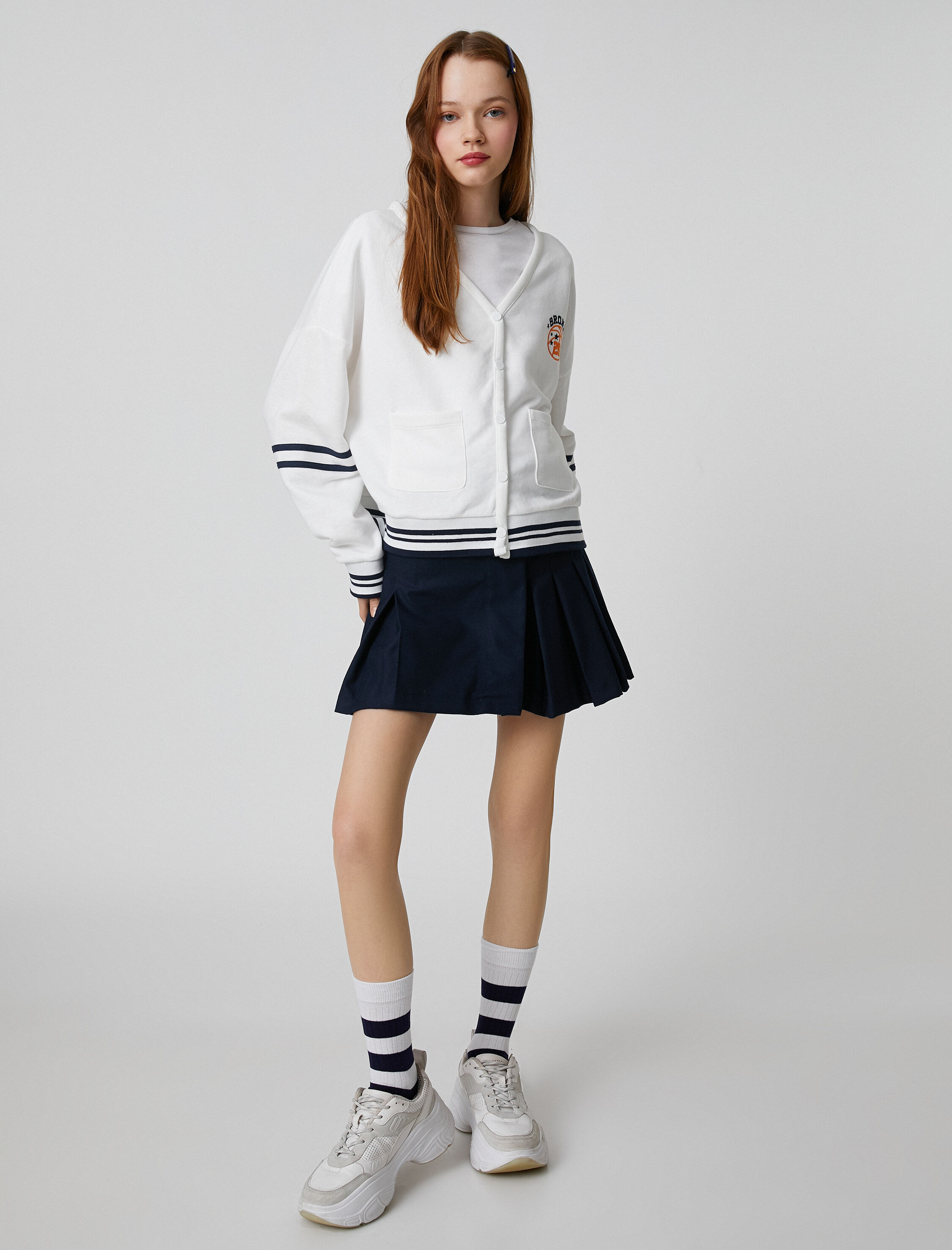   Kolej Sweatshirt Nakışlı Cep Detaylı Çıtçıt Kapama