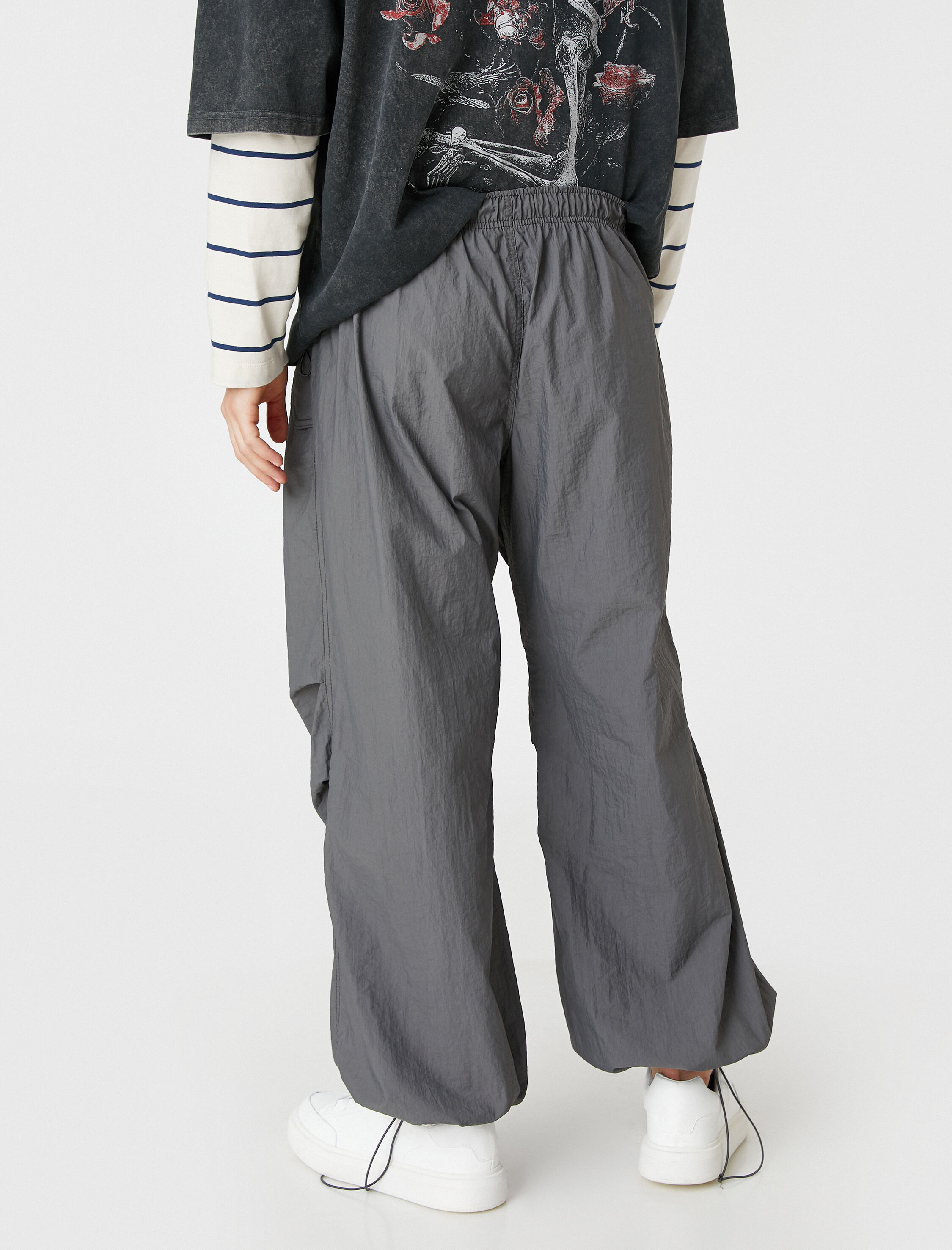   Paraşüt Pantolon Bol Kesim Beli Bağcıklı Paçası Lastikli Cep Detaylı