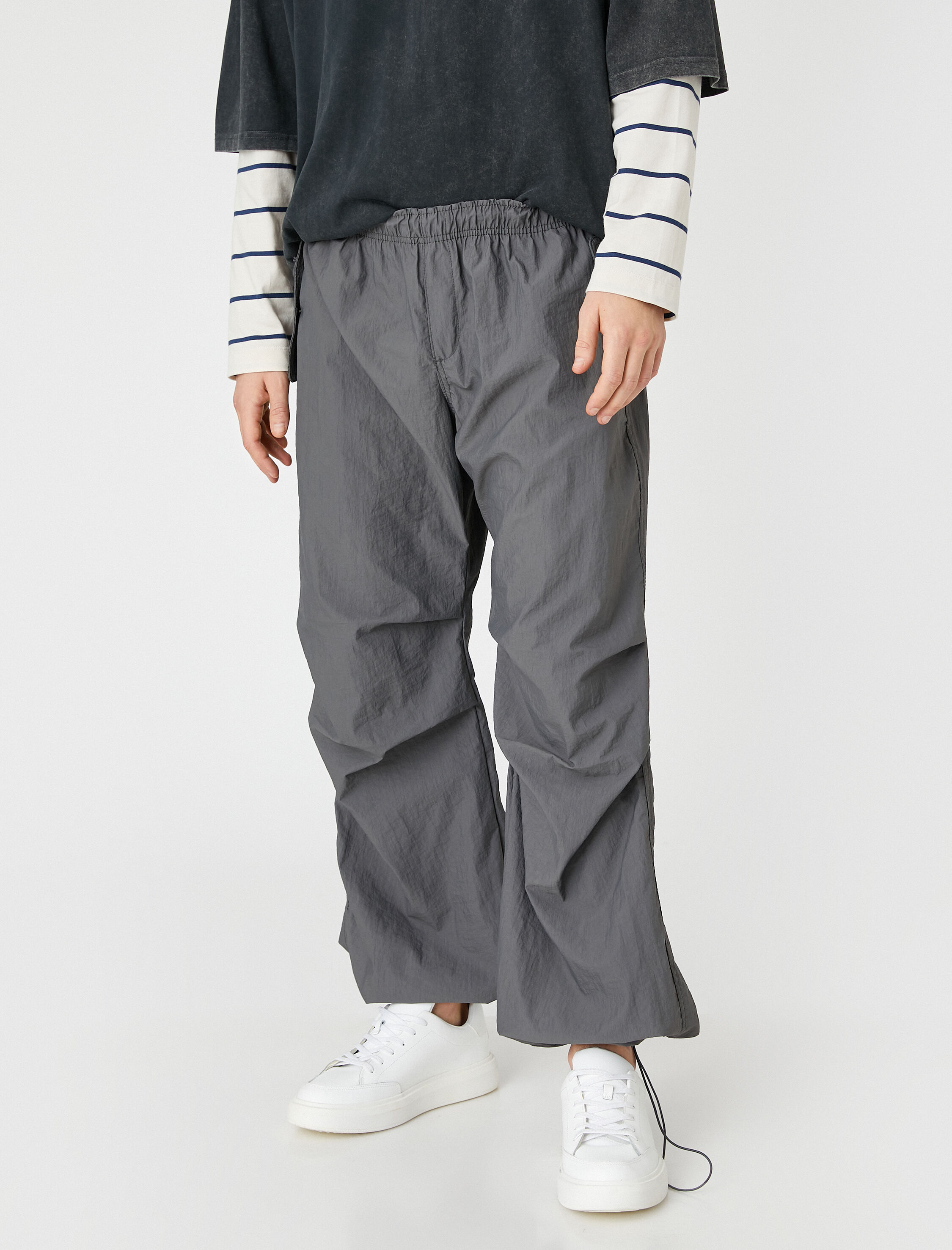   Paraşüt Pantolon Bol Kesim Beli Bağcıklı Paçası Lastikli Cep Detaylı