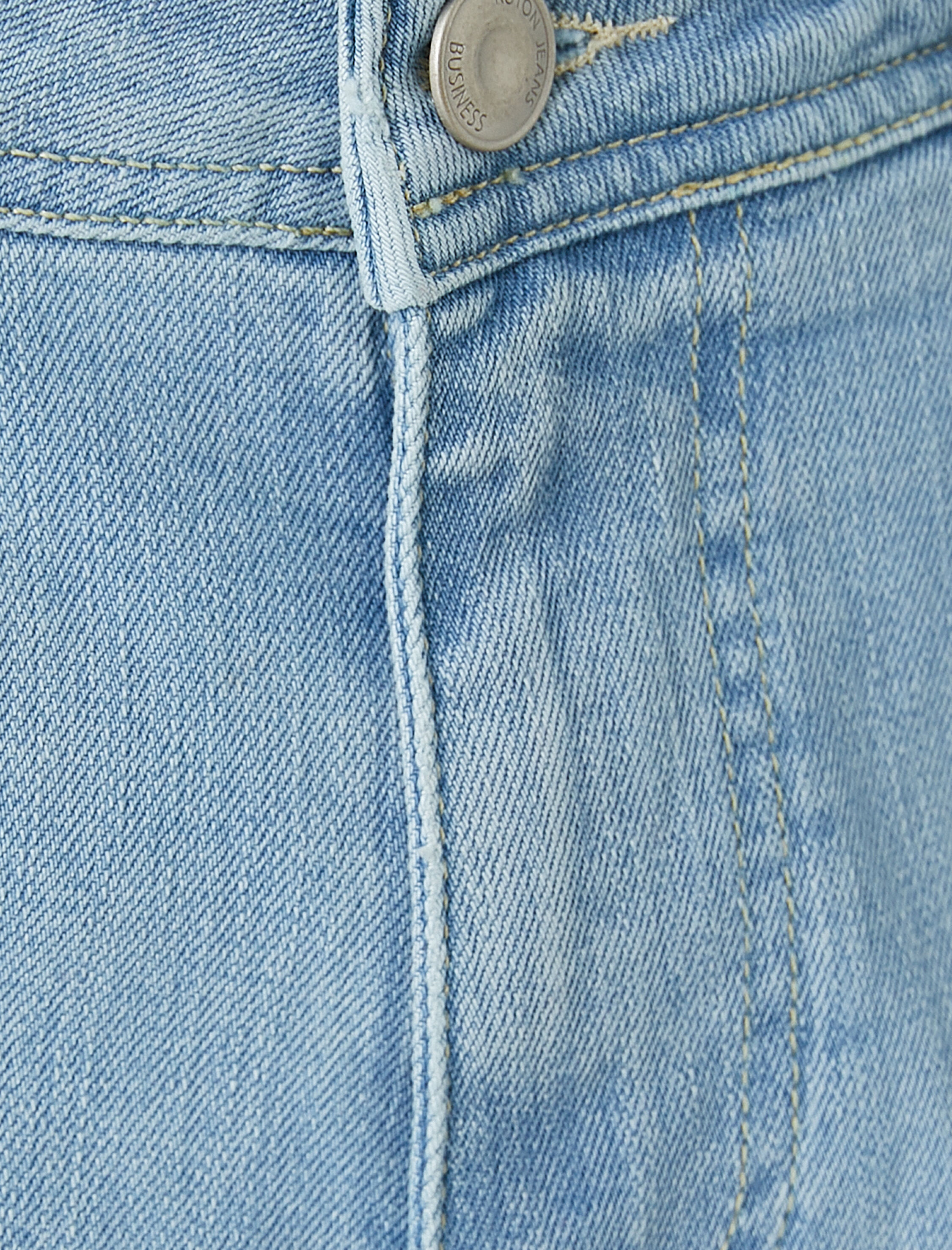   Yırtık Kot Şort Katlı Paça Detaylı Cepli Düğmeli