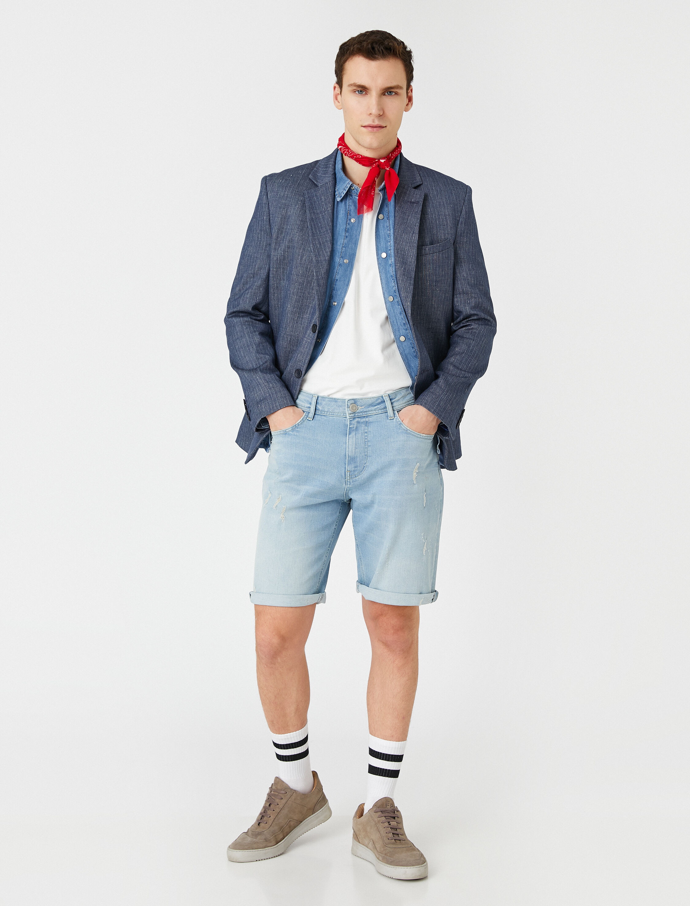   Yırtık Kot Şort Katlı Paça Detaylı Cepli Düğmeli