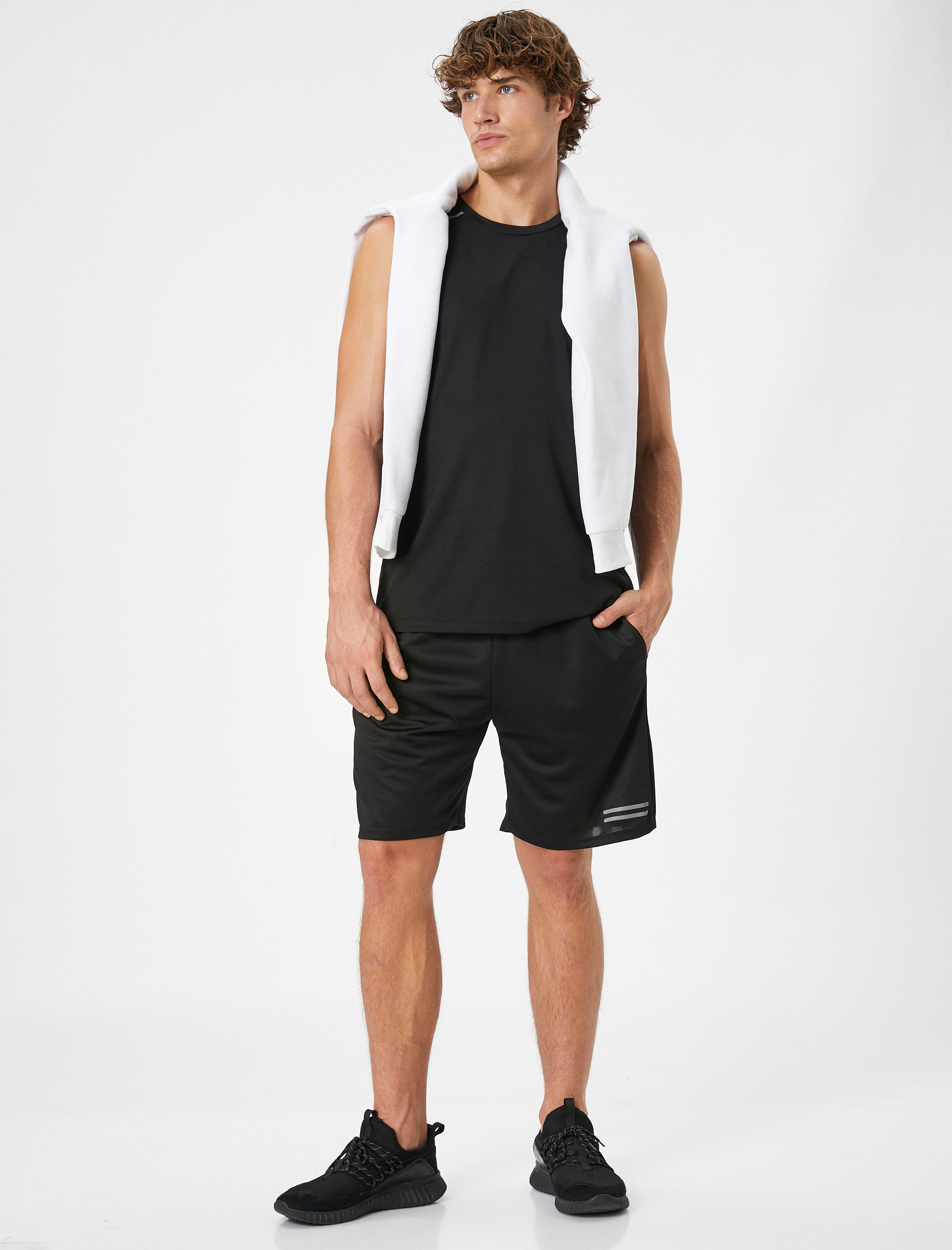   Spor Şort Beli Bağcıklı Reflektör Detaylı