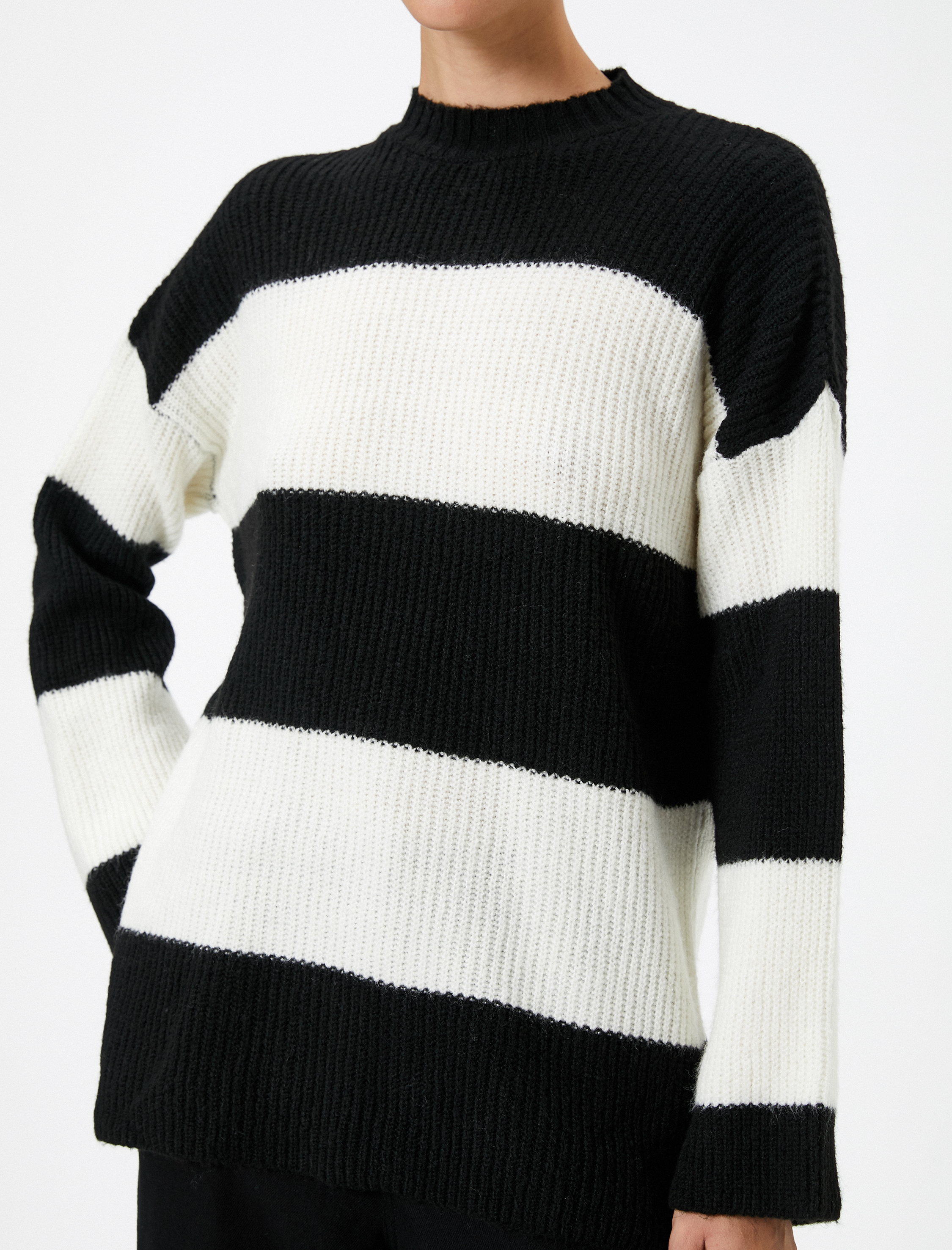   Örgü Kazak Düşük Omuzlu Hafif Dik Yaka