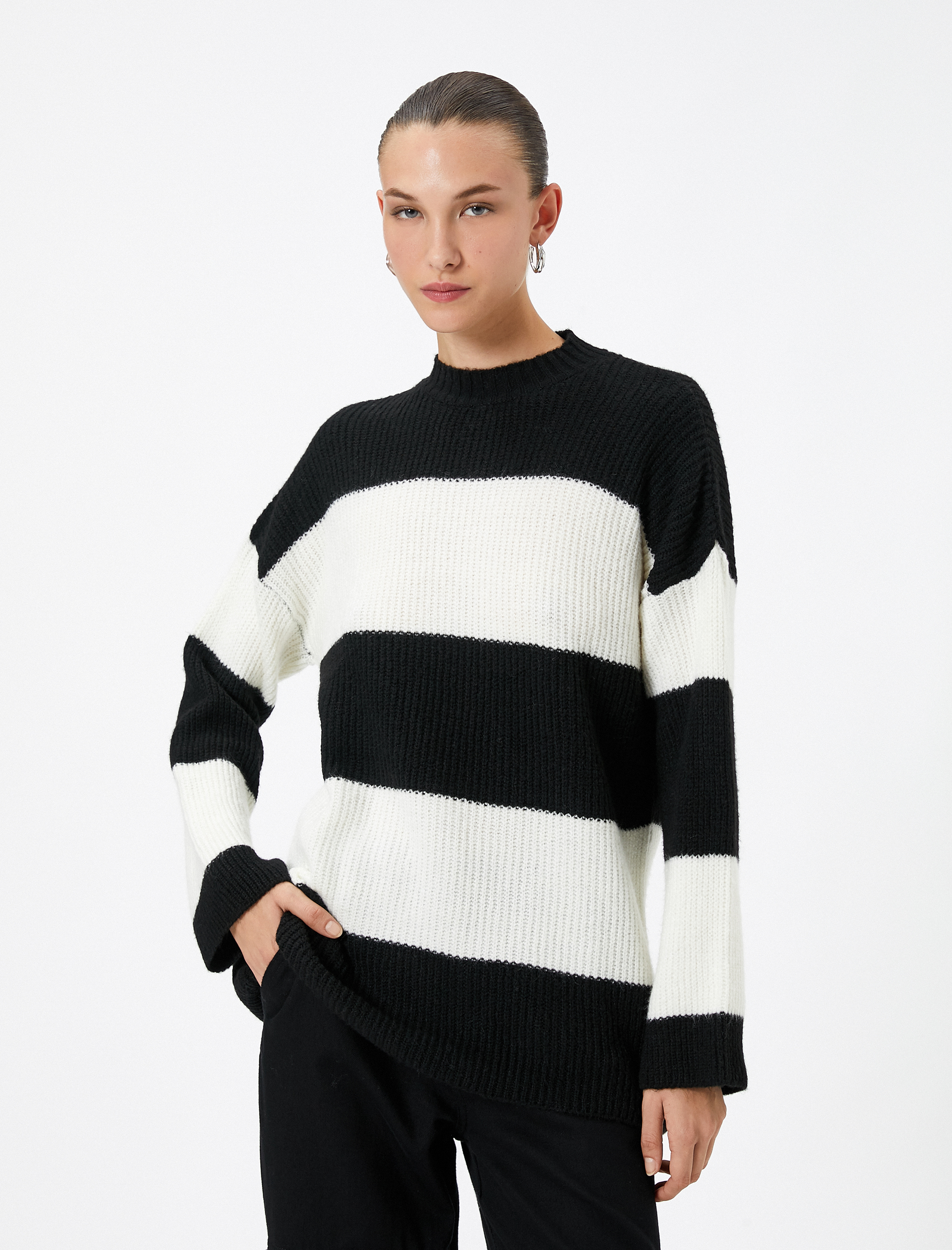   Örgü Kazak Düşük Omuzlu Hafif Dik Yaka