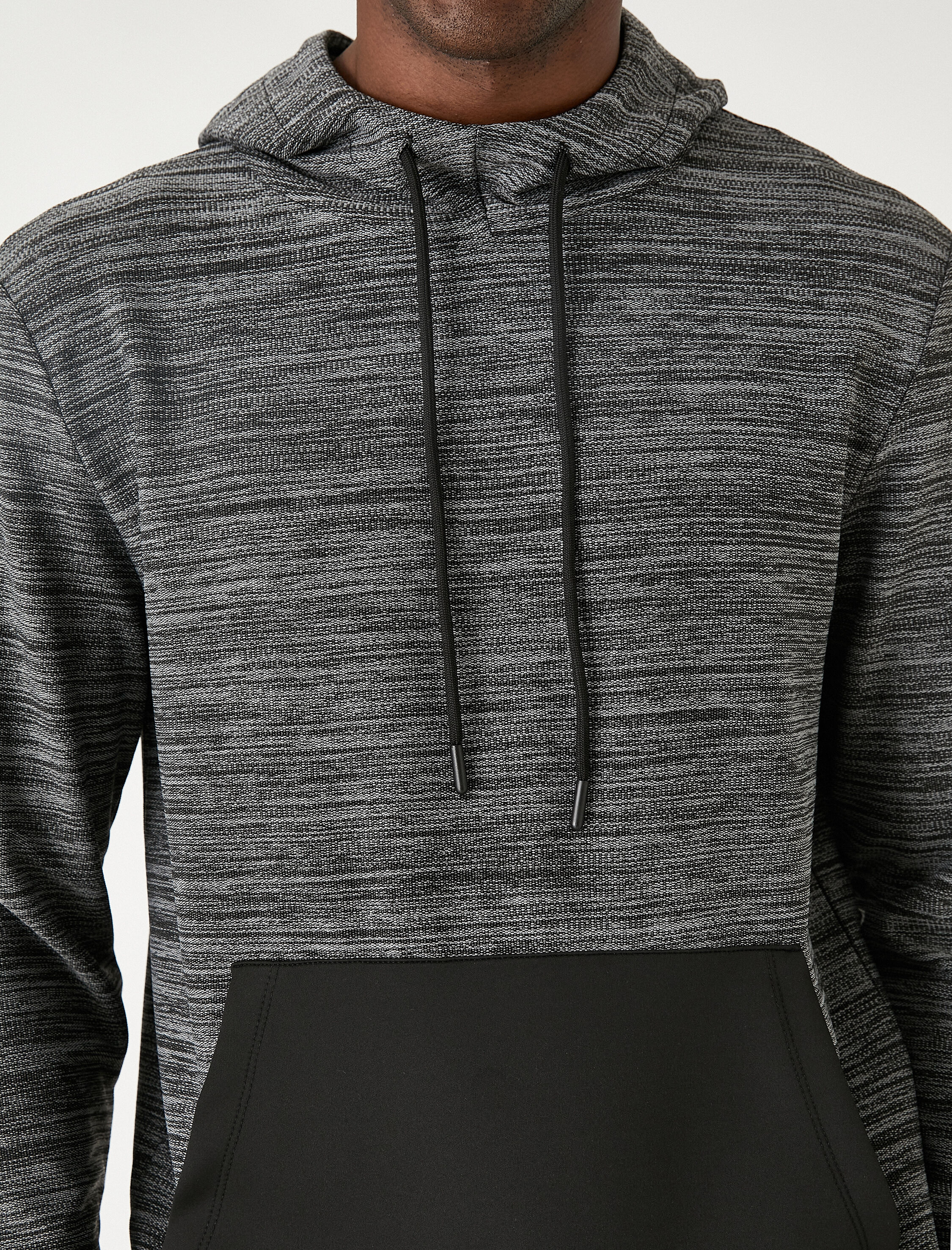   Kapşonlu Sweatshirt Cep Detaylı