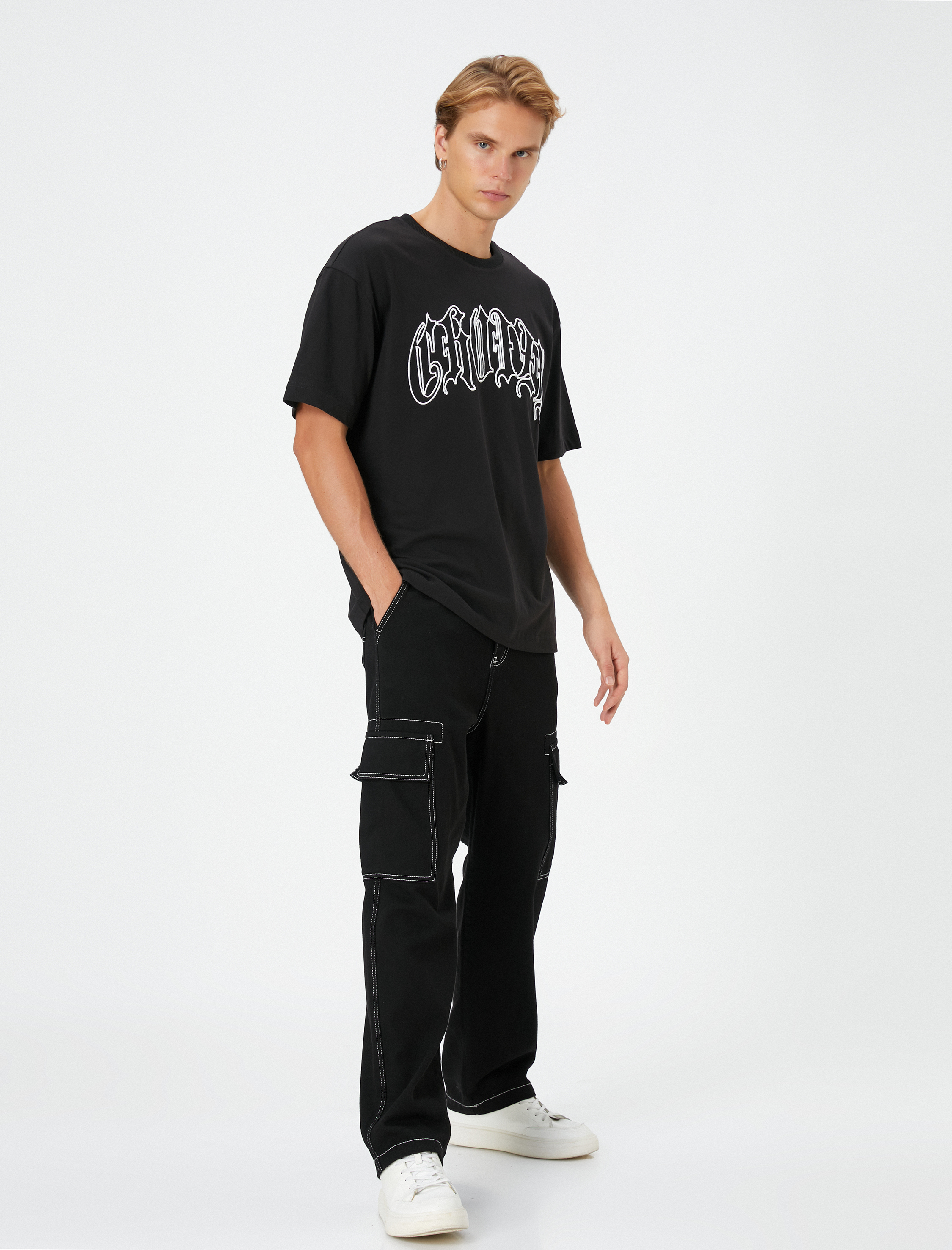   Grafiti İşlemeli Tişört Rahat Kesim Sloganlı Bisiklet Yaka Kısa Kollu