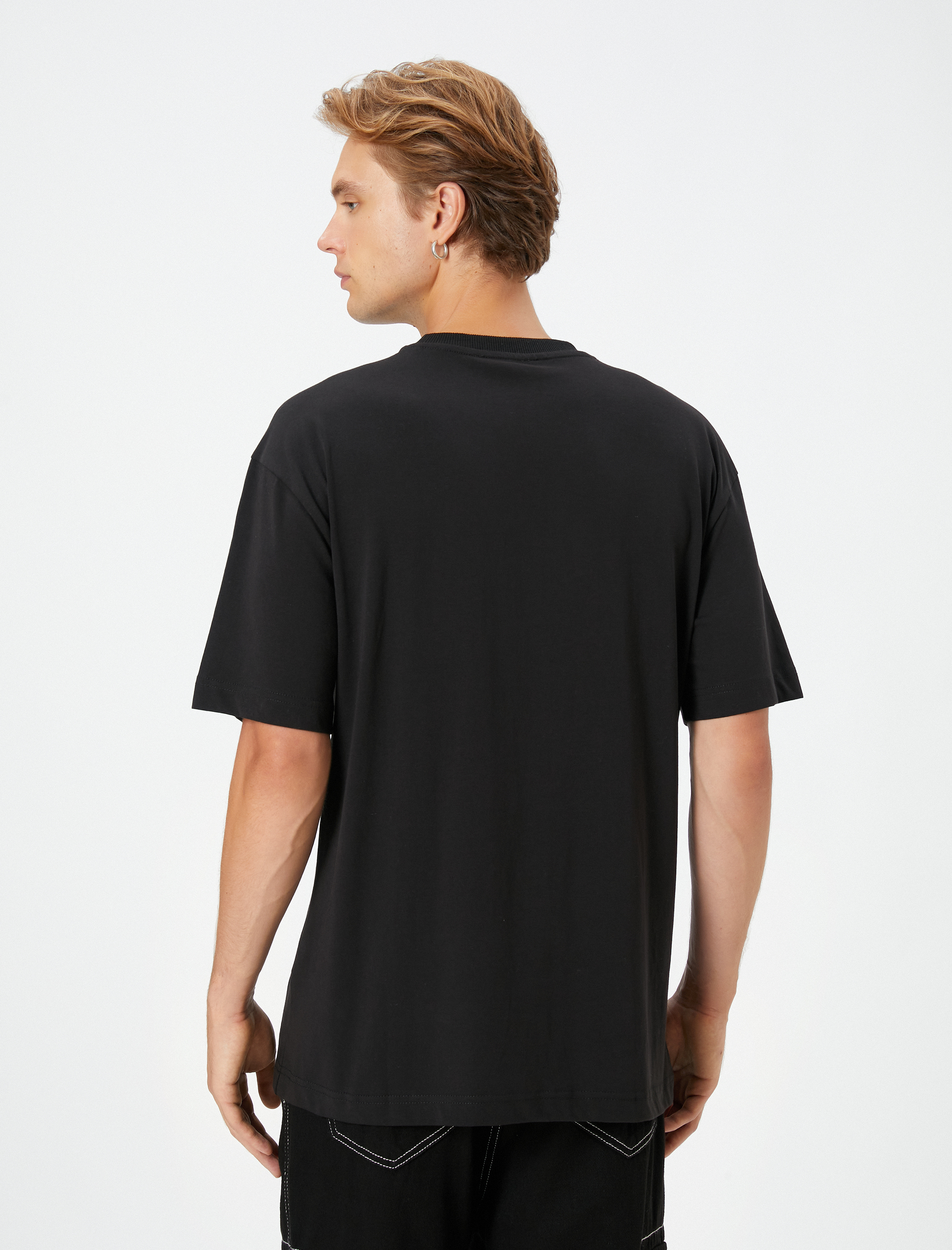   Grafiti İşlemeli Tişört Rahat Kesim Sloganlı Bisiklet Yaka Kısa Kollu