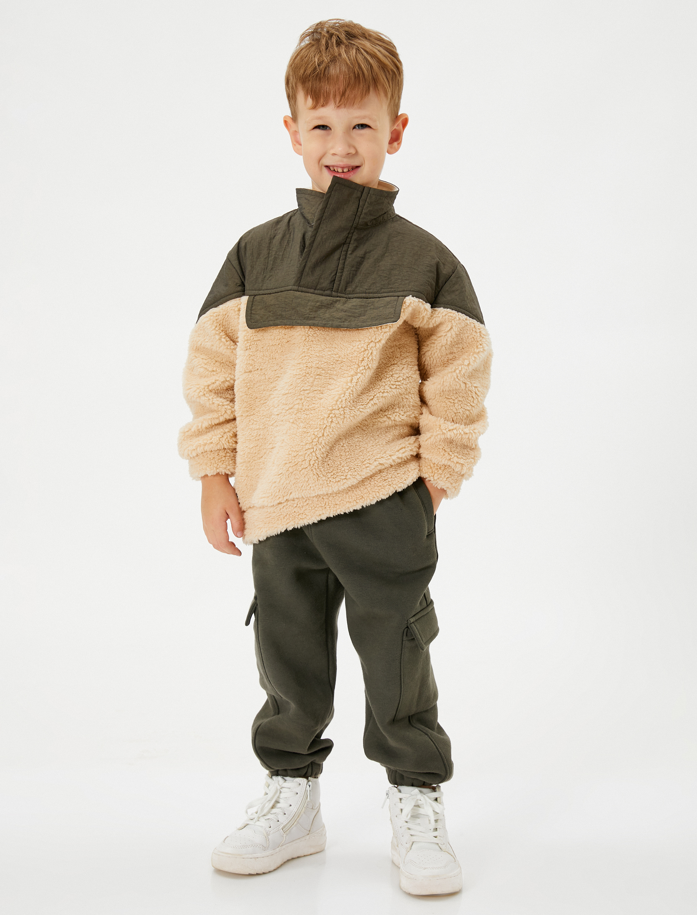 Erkek Bebek Peluş Ceket Dik Yaka Cepli Fermuar Kapamalı Paraşüt Kumaş Detaylı