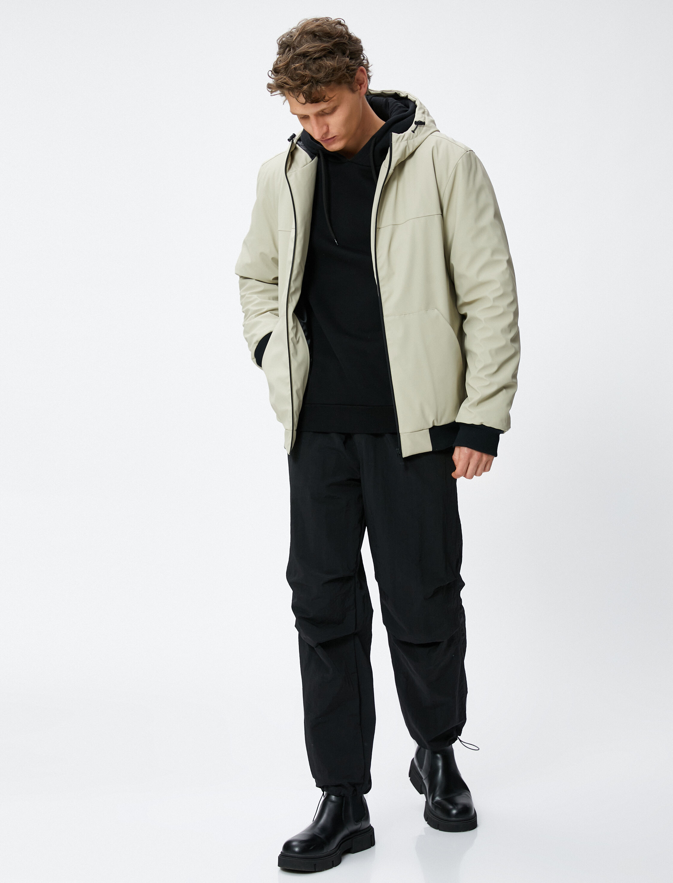   Deri Görünümlü Ceket Kapşonlu Fermuarlı Cep Detaylı