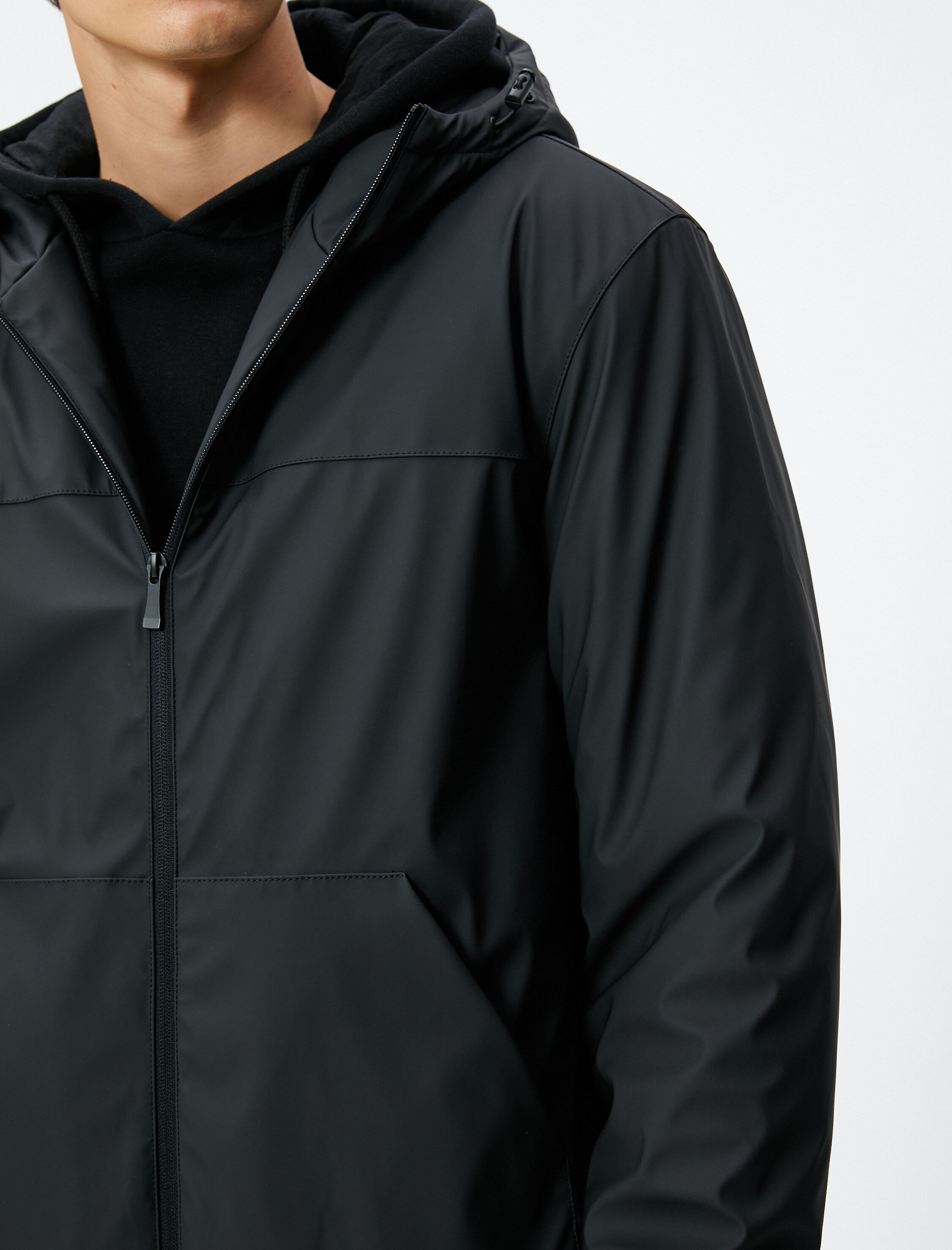   Deri Görünümlü Ceket Kapşonlu Fermuarlı Cep Detaylı