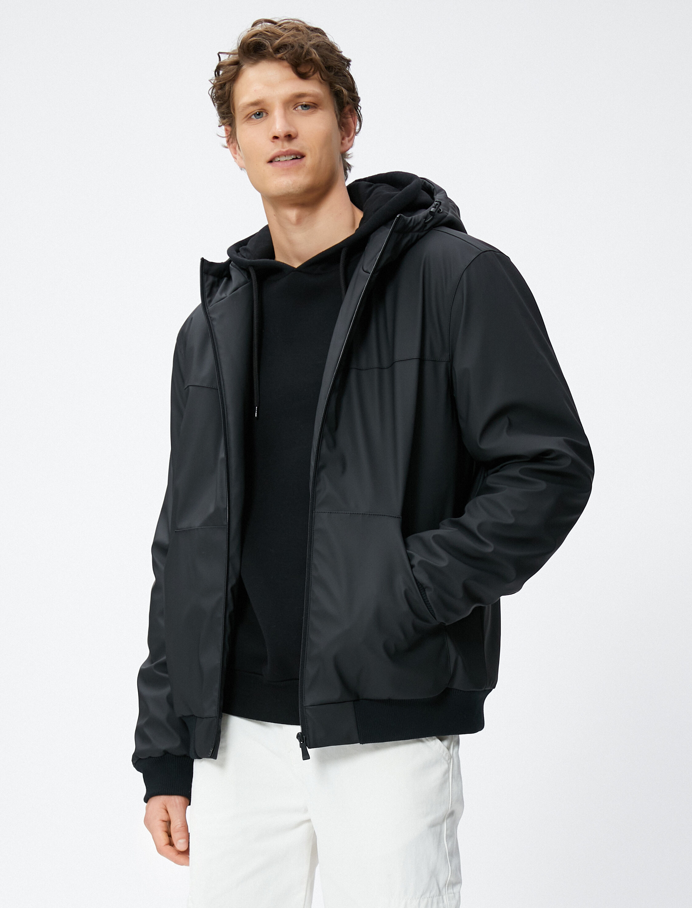   Deri Görünümlü Ceket Kapşonlu Fermuarlı Cep Detaylı