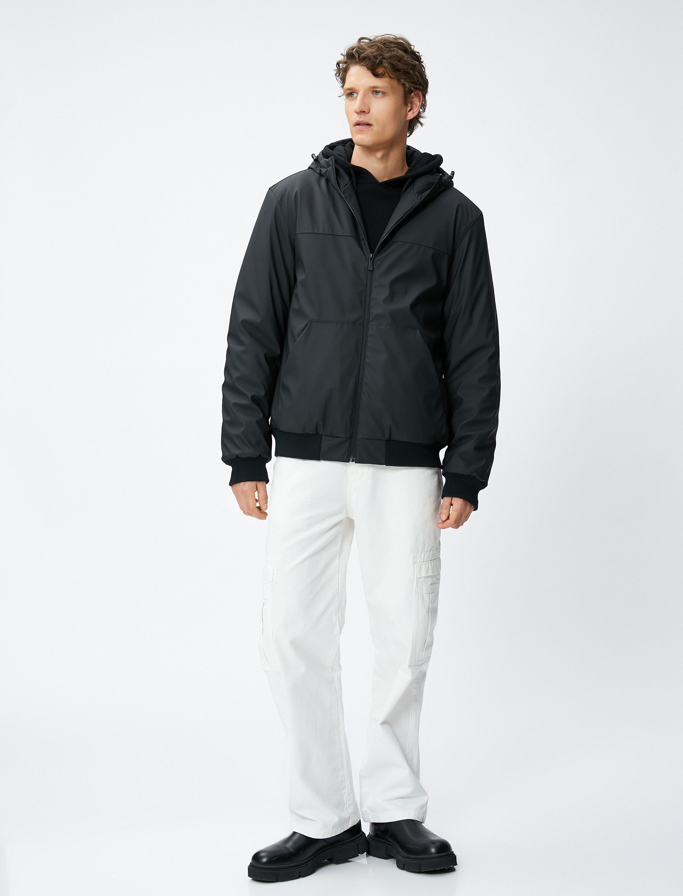   Deri Görünümlü Ceket Kapşonlu Fermuarlı Cep Detaylı