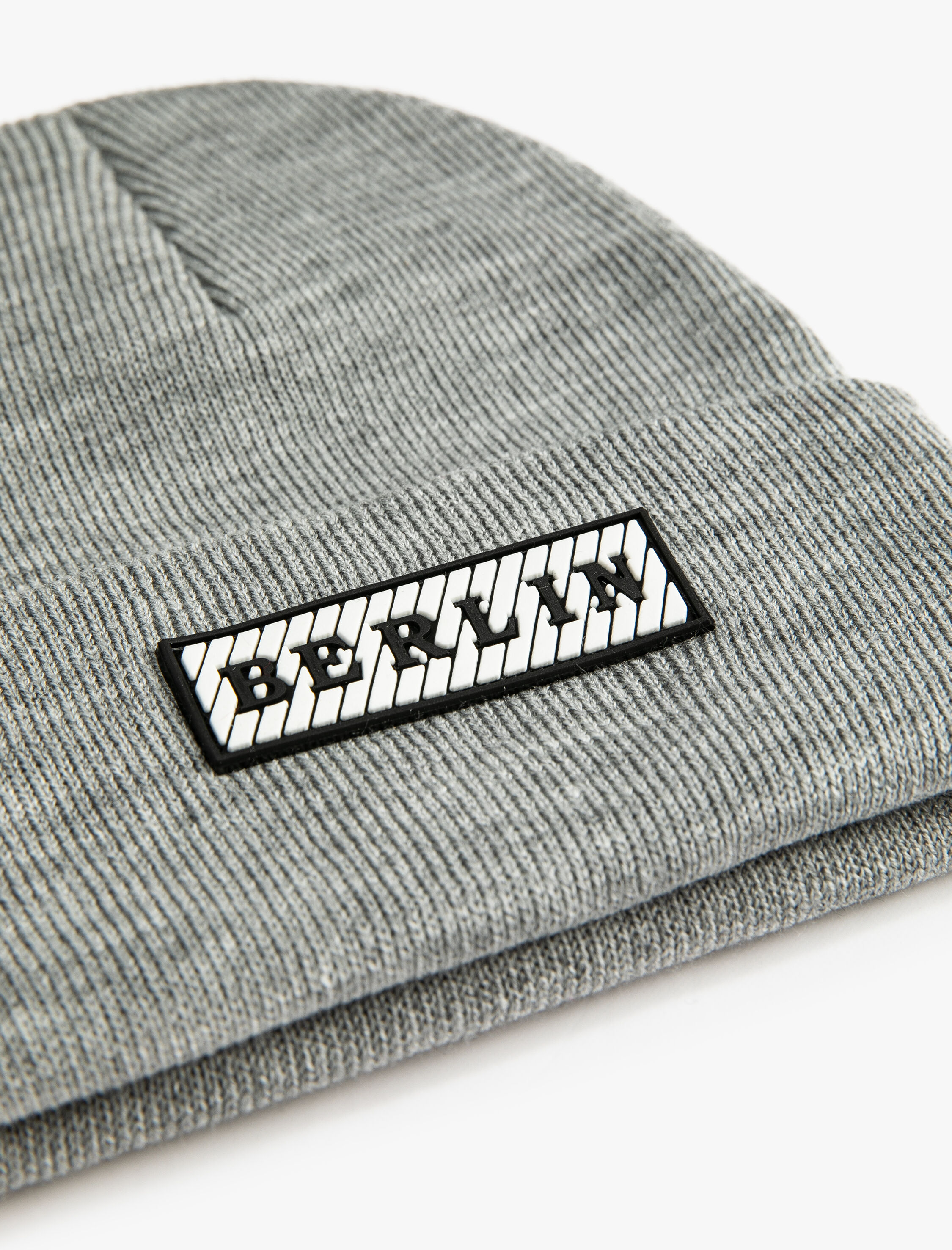  Erkek Akrilik Kolej Bere Etiket Baskılı Katlama Detaylı