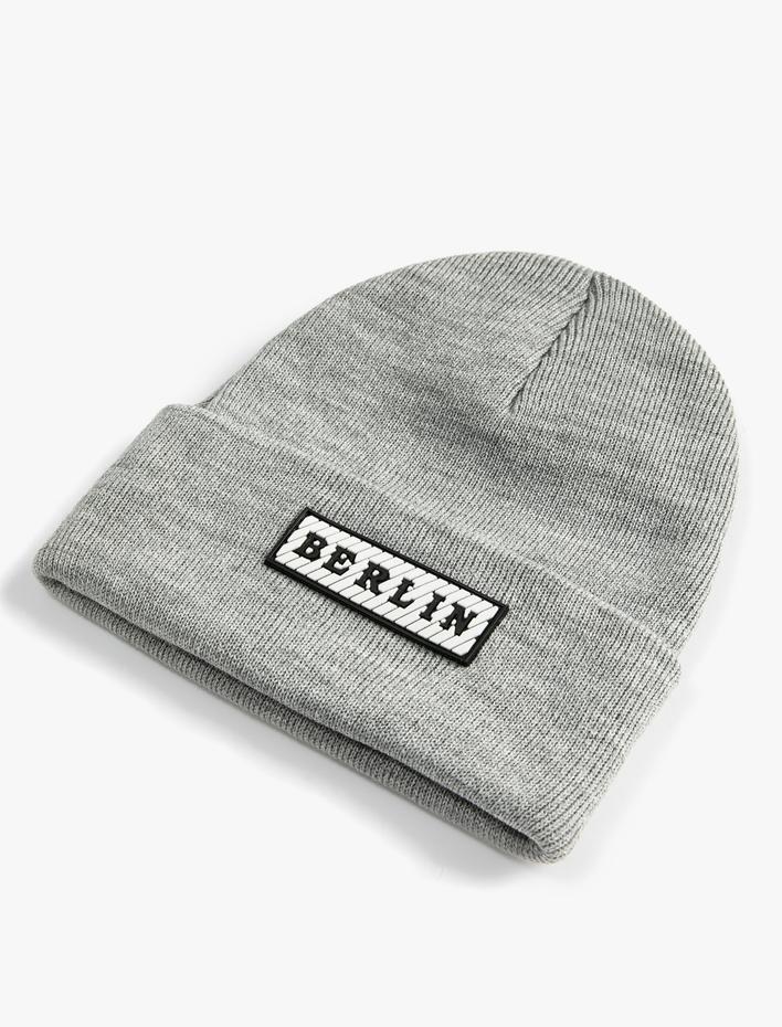 Erkek Akrilik Kolej Bere Etiket Baskılı Katlama Detaylı