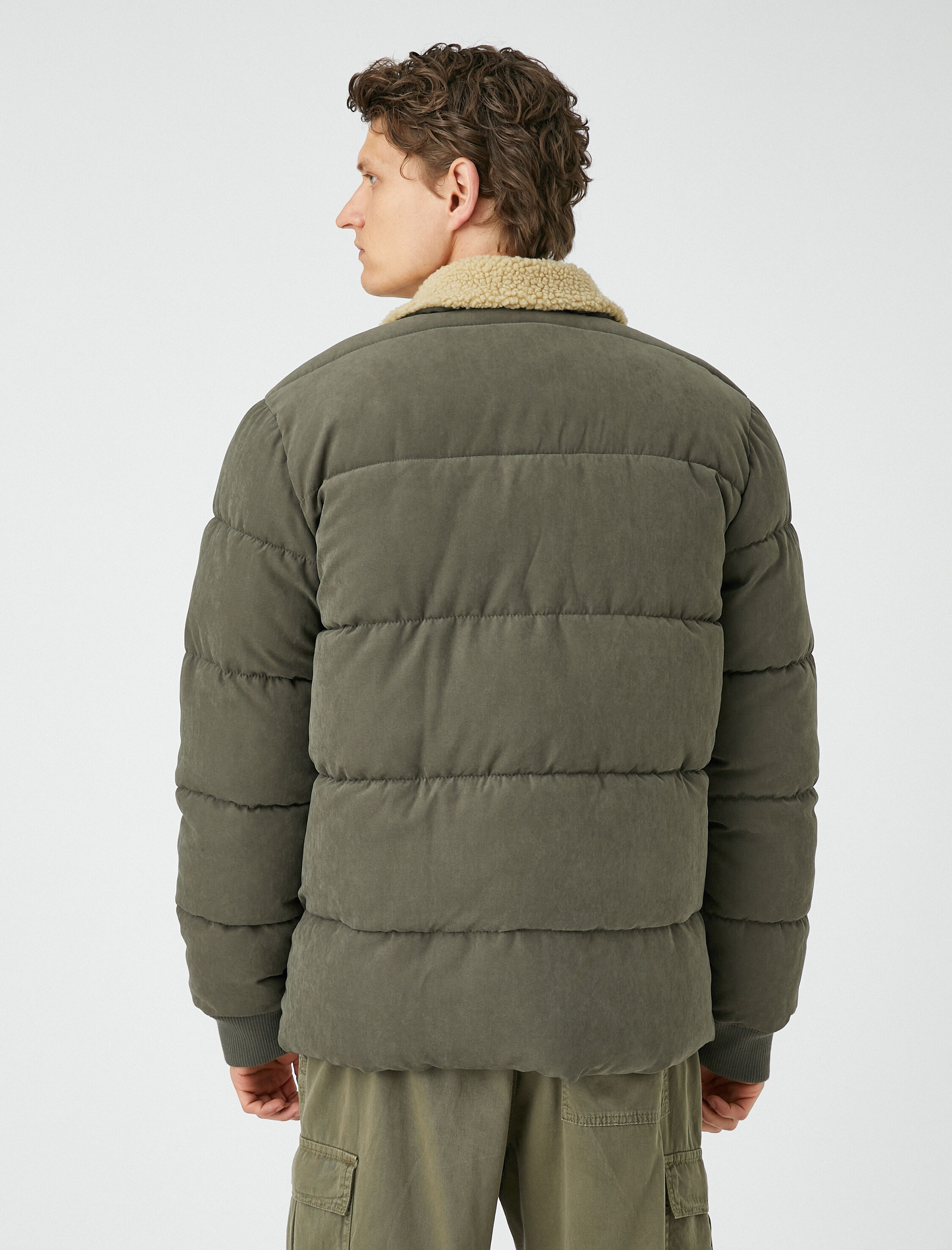   Şişme Mont Çift Cepli Fermuarlı Peluş Yaka Detaylı