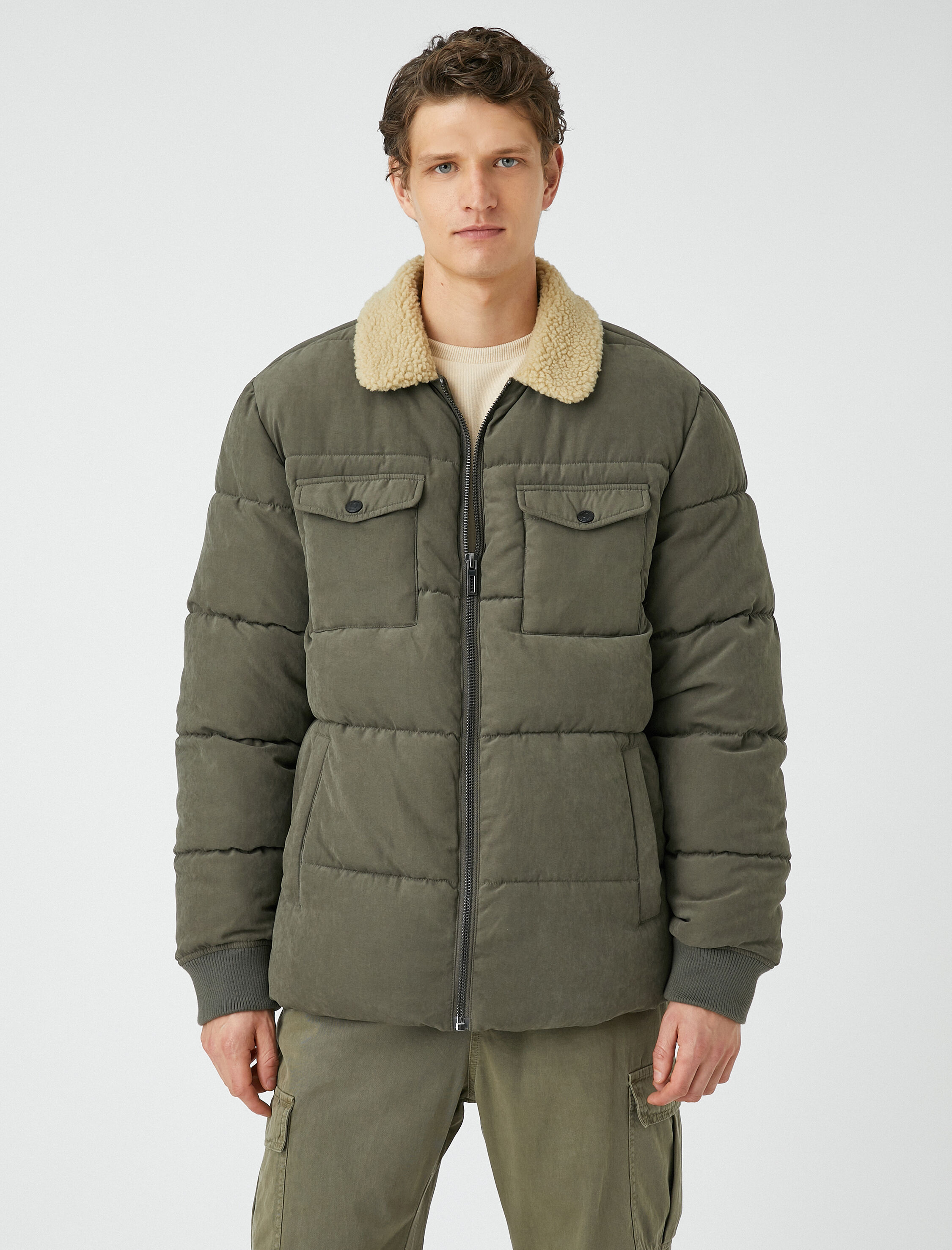   Şişme Mont Çift Cepli Fermuarlı Peluş Yaka Detaylı