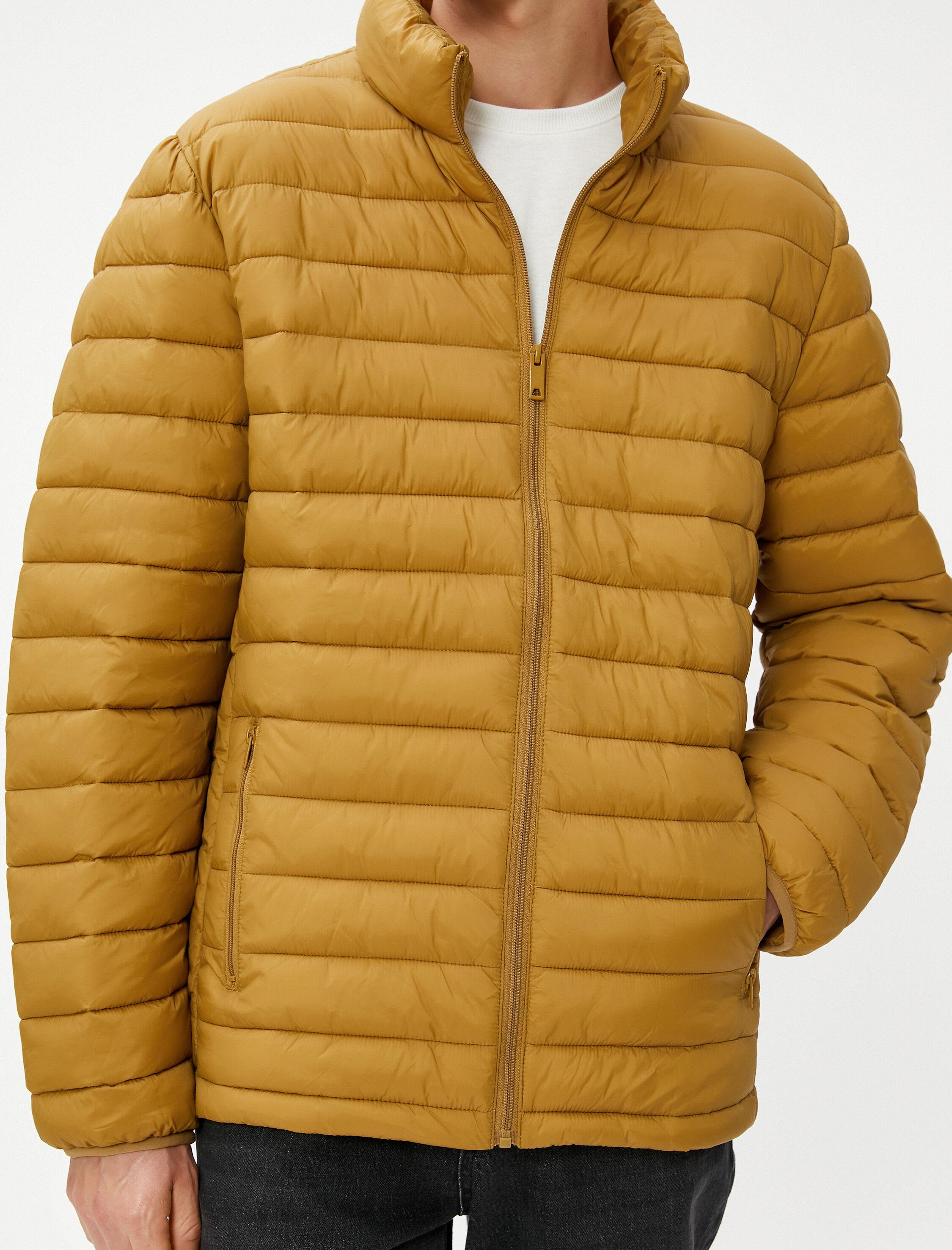 Mevsimlik Şişme Mont Dik Yaka Kolları Lastikli Fermuarlı Cep Detaylı