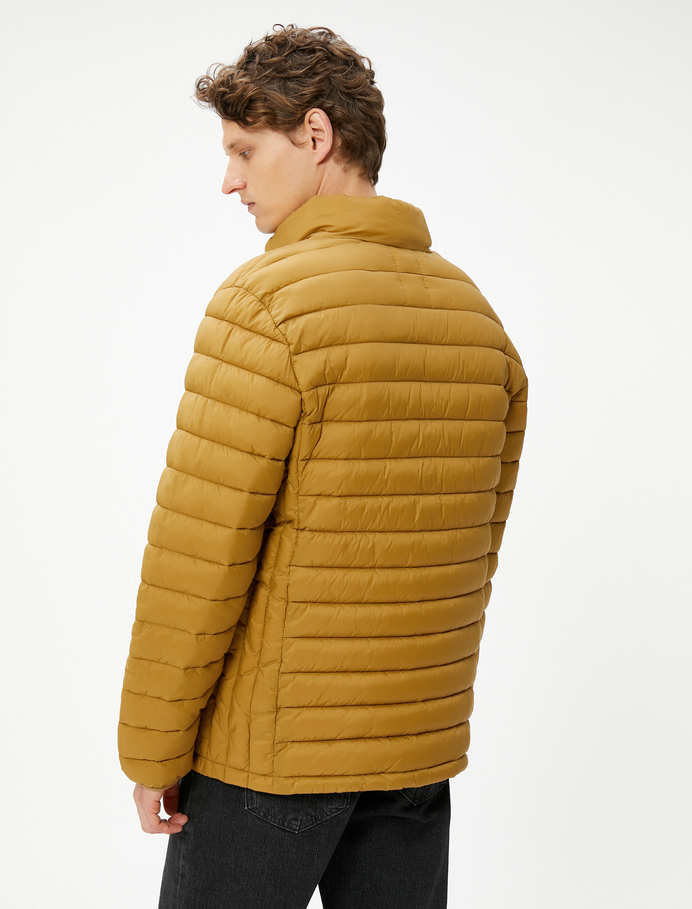 Mevsimlik Şişme Mont Dik Yaka Kolları Lastikli Fermuarlı Cep Detaylı