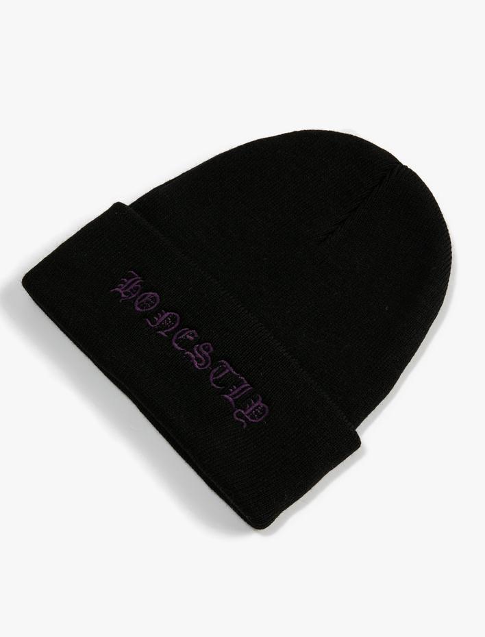 Erkek Grafiti İşlemeli Bere Katlama Detaylı