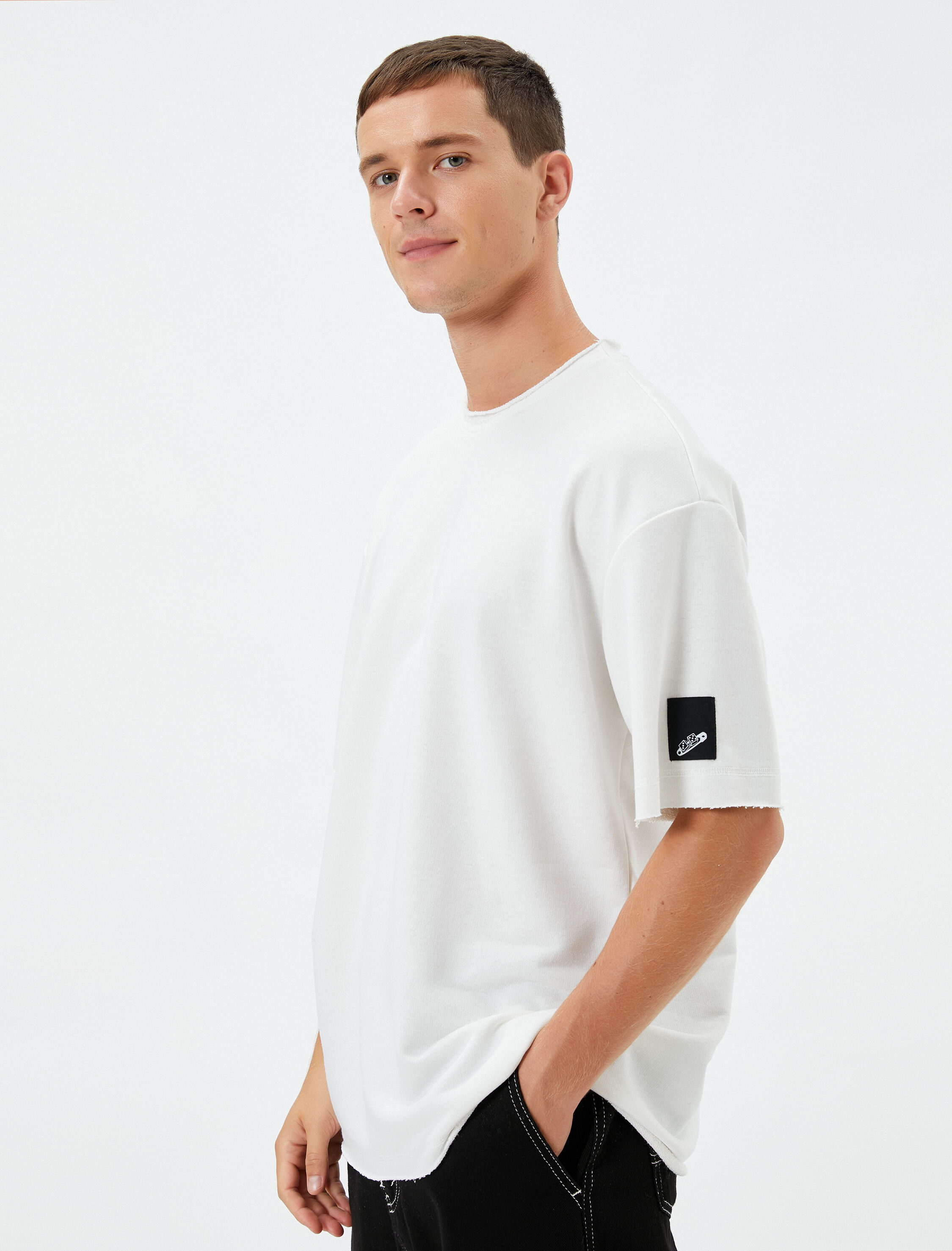   Basic Tişört Bisiklet Yaka Kısa Kollu Etiket Baskılı