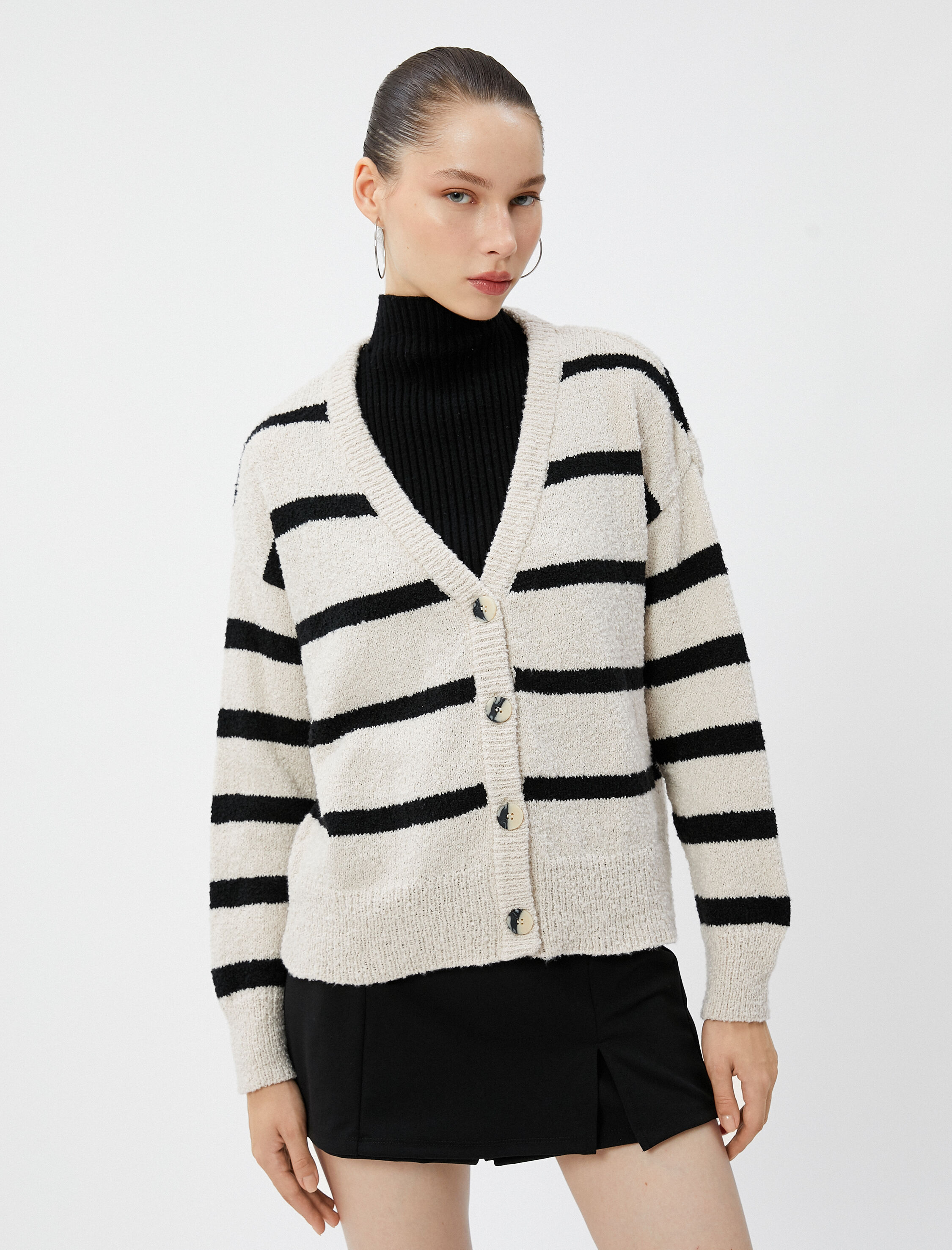   Peluş Triko Hırka V Yaka Uzun Kollu Düğmeli