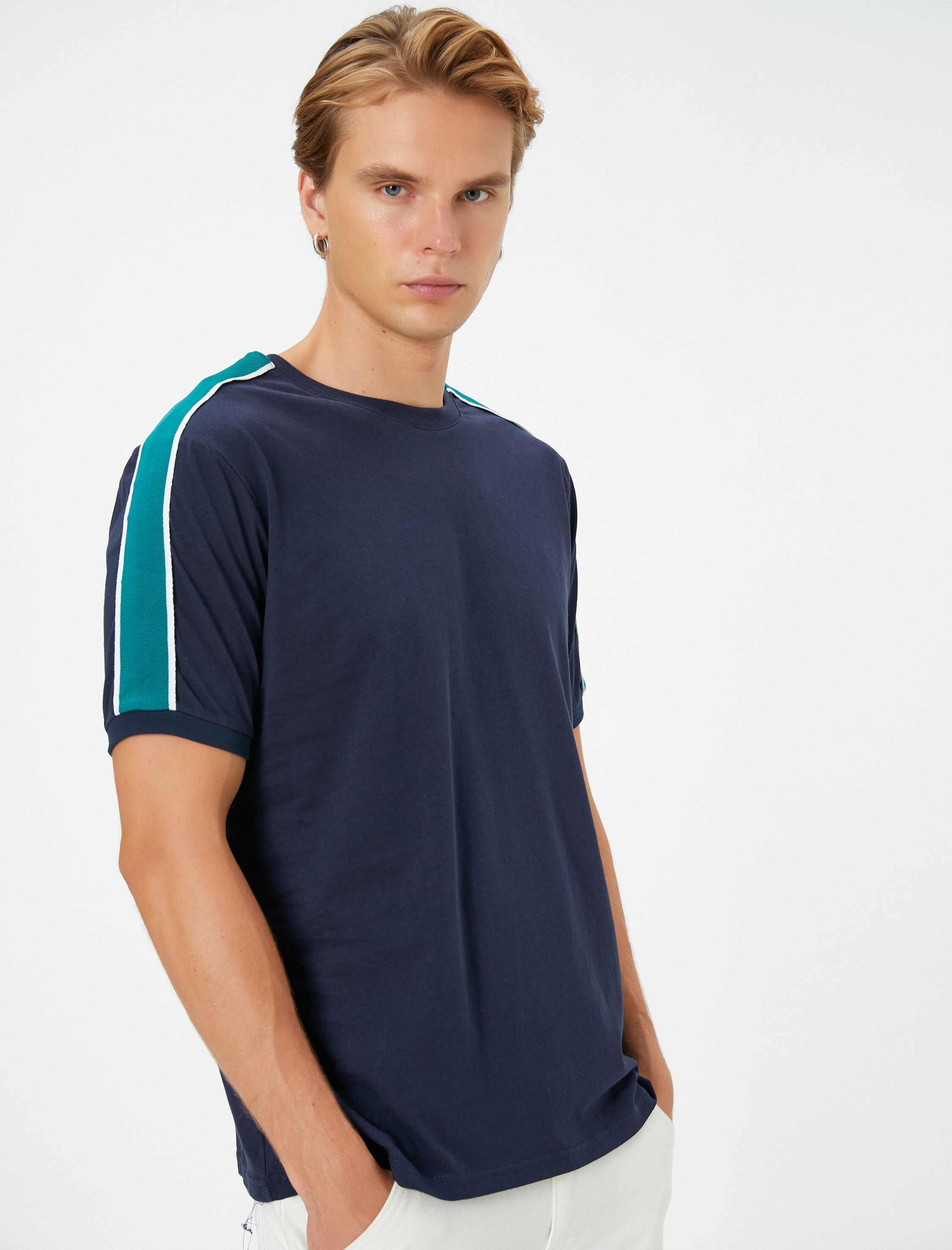   Bisiklet Yaka Tişört Şerit Baskı Detaylı Kısa Kollu