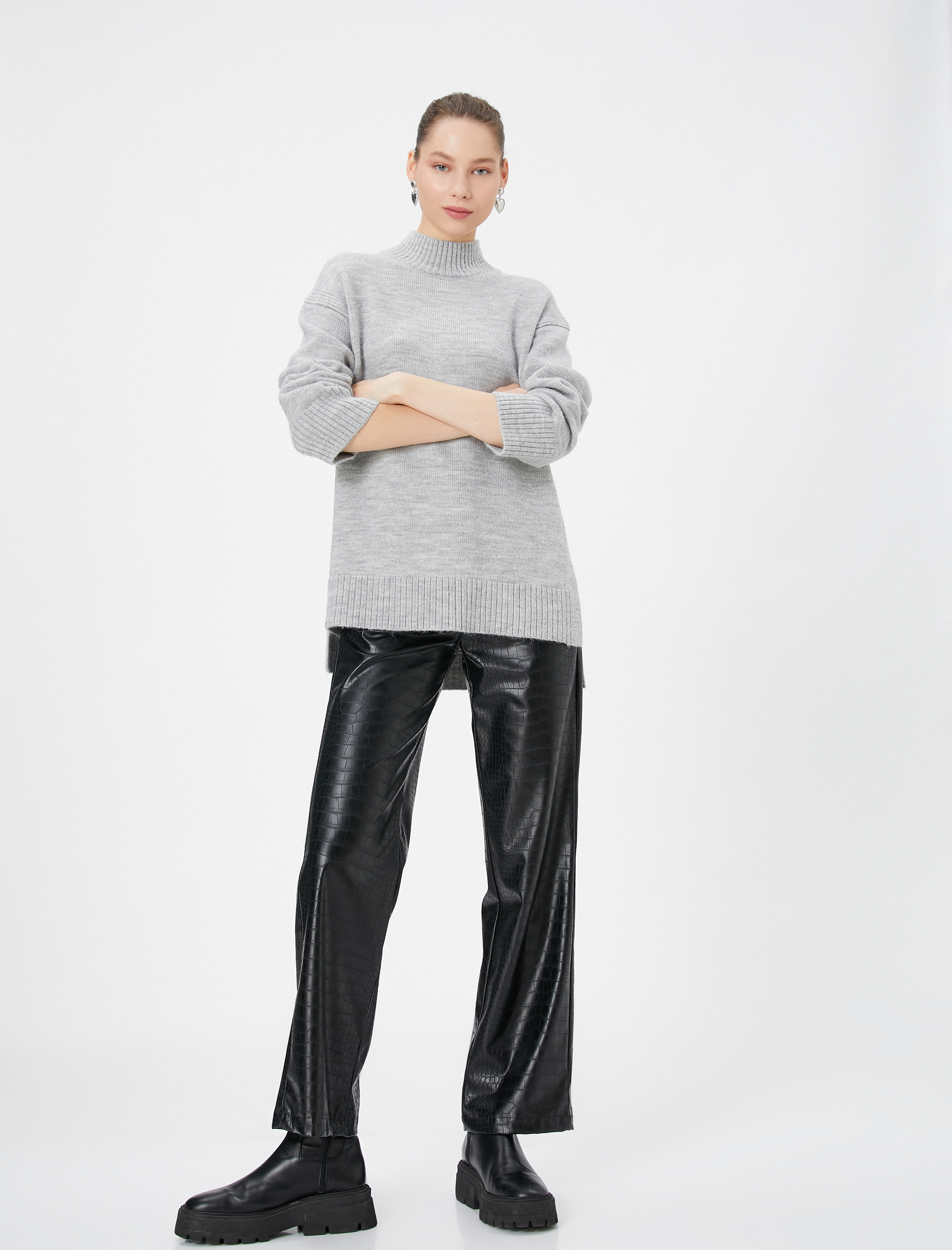   Triko Tunik Boğazlı Yumuşak Dokulu Asimetrik Kesim