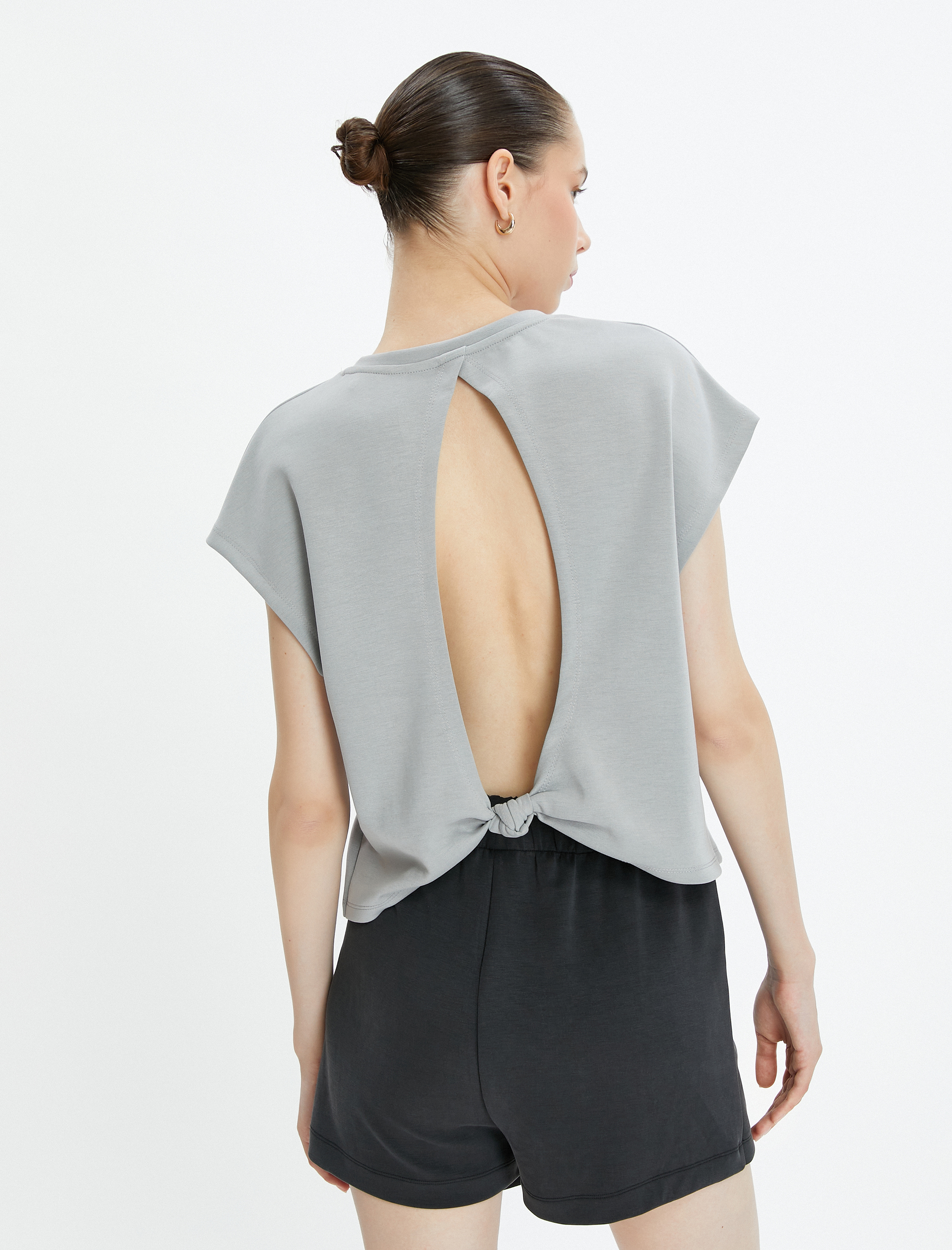   Yoga Tişört Arkası Pencere Detaylı Modal Kumaş Yumuşak Tuşe Dokulu