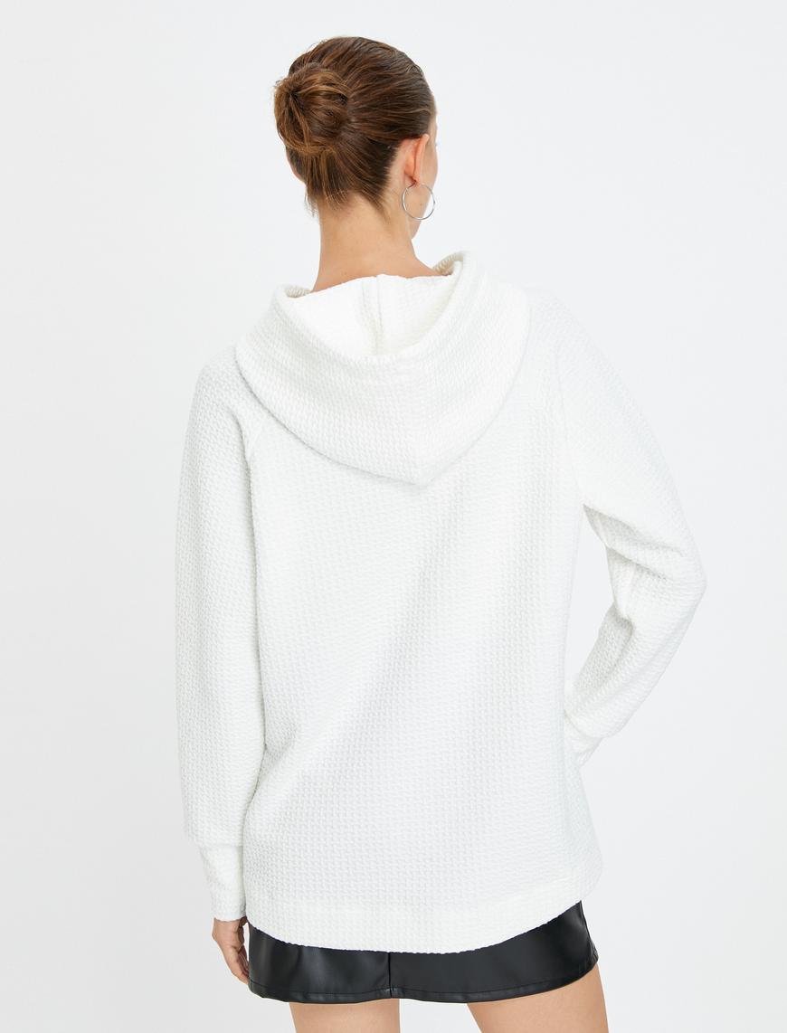   Kapşonlu Sweatshirt Dokulu Yırtmaçlı Uzun Kollu
