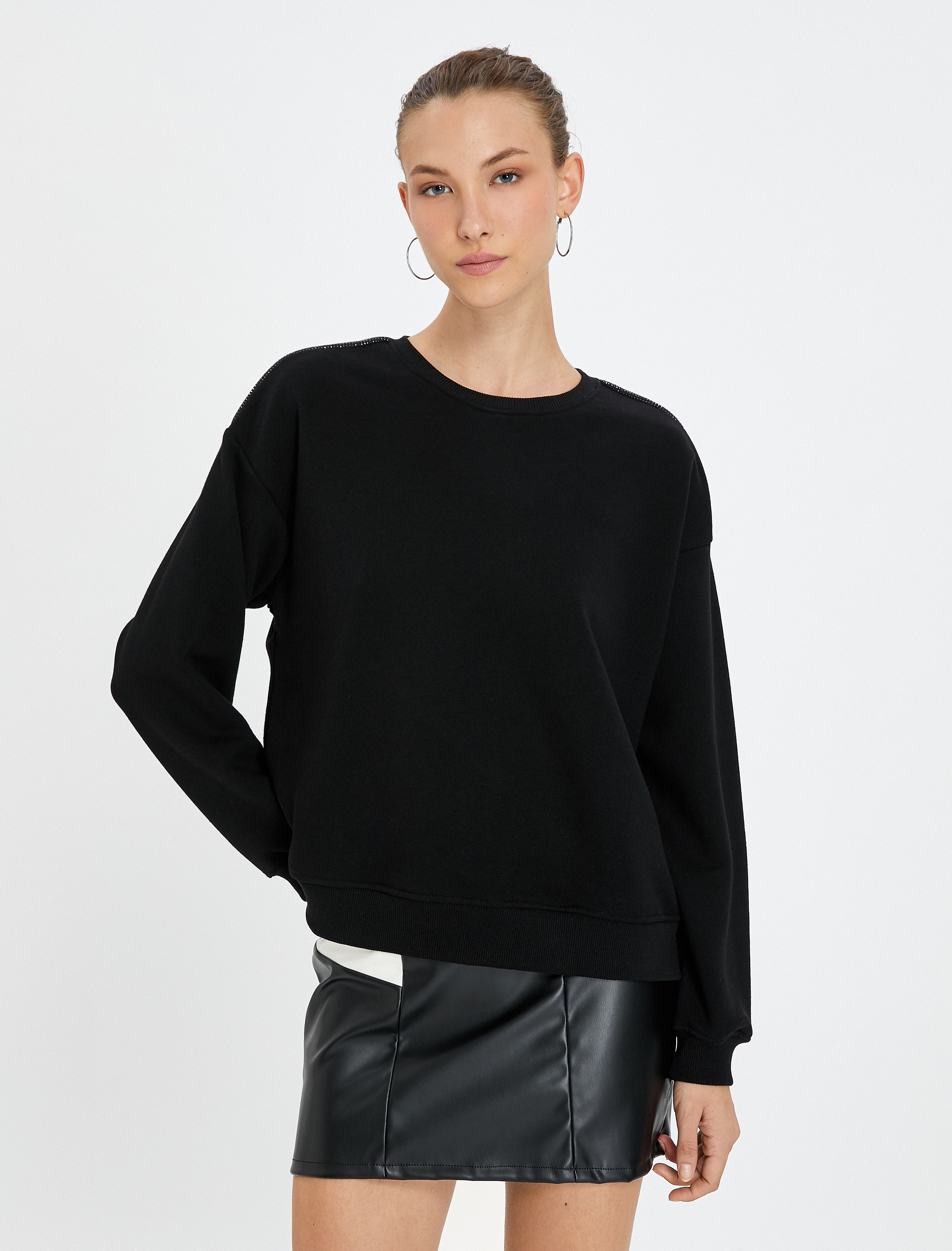   Bisiklet Yaka Sweatshirt Omzu Sim Detaylı