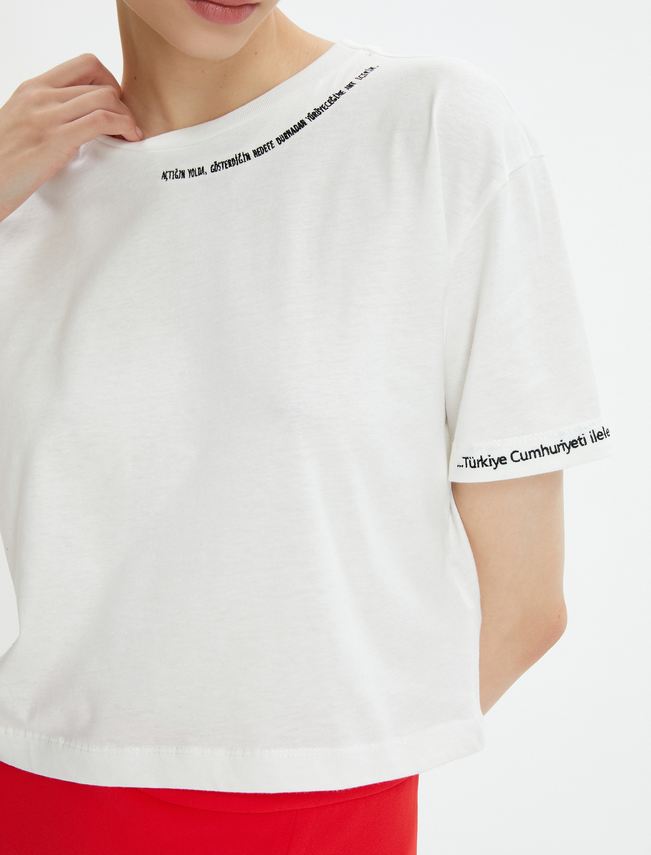   Crop Tişört İşlemeli Kısa Kollu Bisiklet Yaka Pamuklu 100. Yıla özel