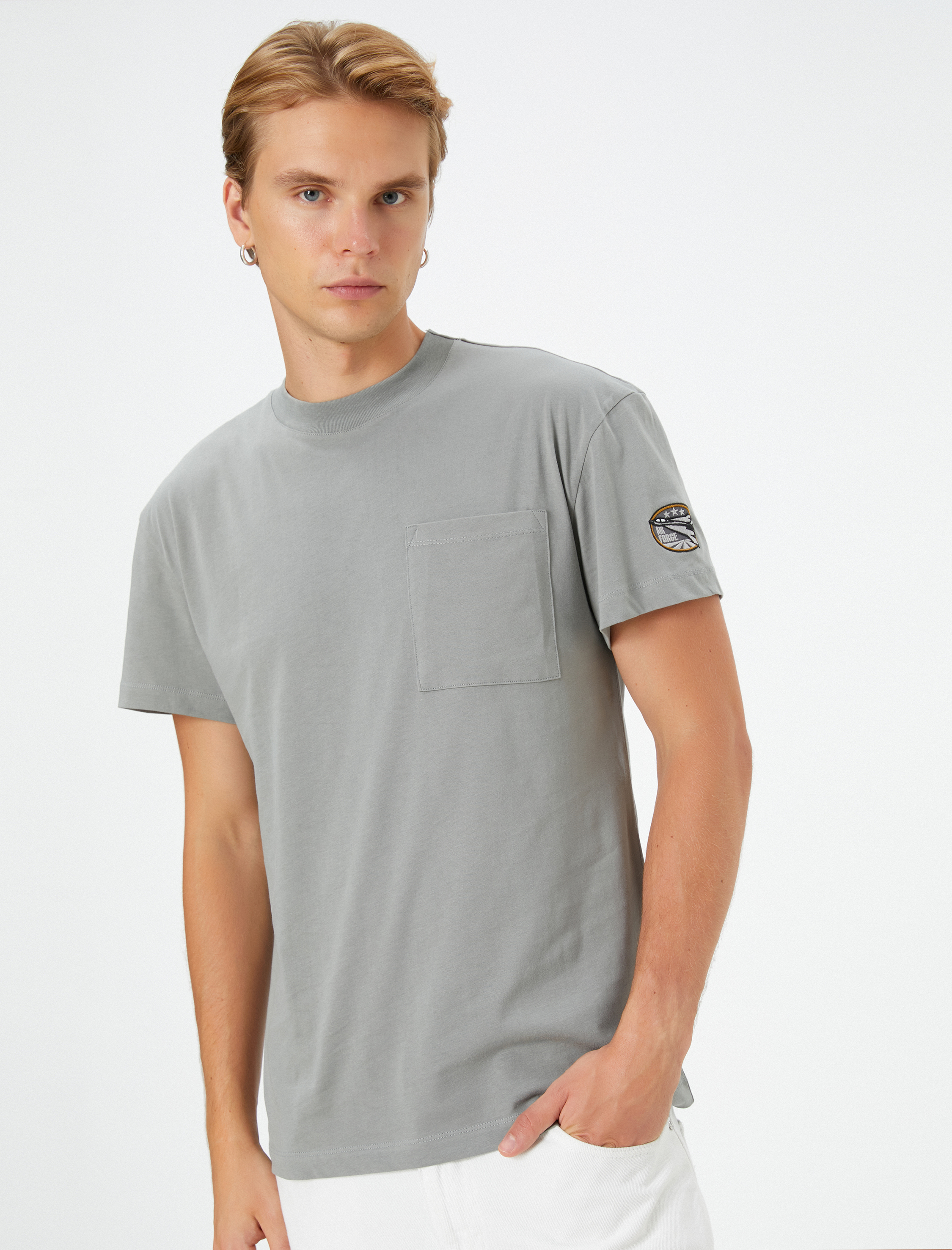   Kısa Kollu Tişört Bisiklet Yaka Cepli Etiket Nakışlı Pamuklu