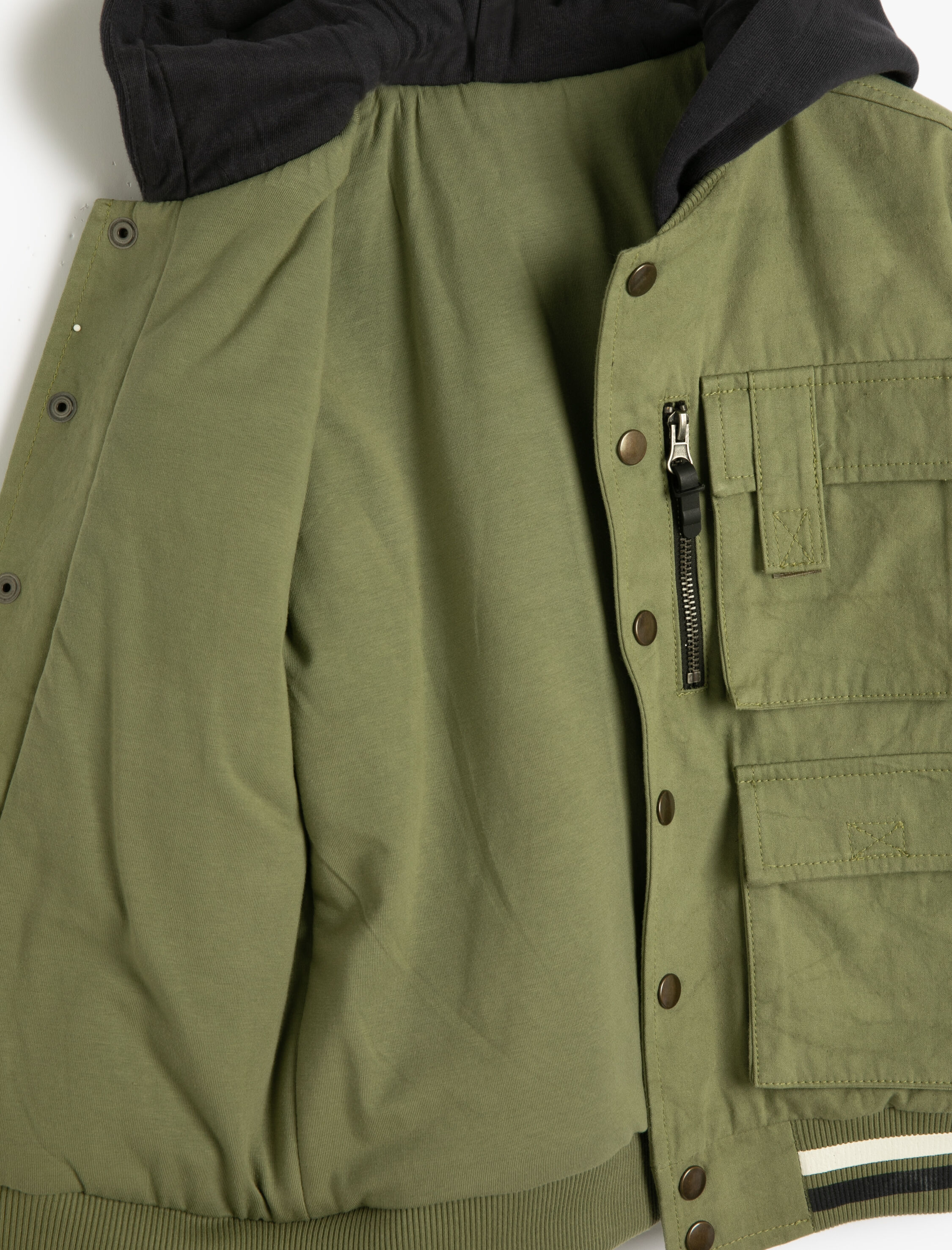  Erkek Çocuk Kapşonlu Ceket Peluş ve Fermuar Detaylı Kargo Cepli Manşetleri ve Beli Lastikli Şardonlu