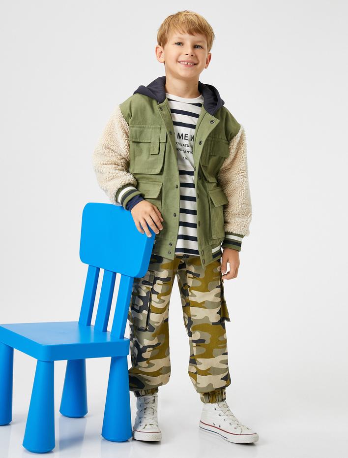 Erkek Çocuk Kapşonlu Ceket Peluş ve Fermuar Detaylı Kargo Cepli Manşetleri ve Beli Lastikli Şardonlu