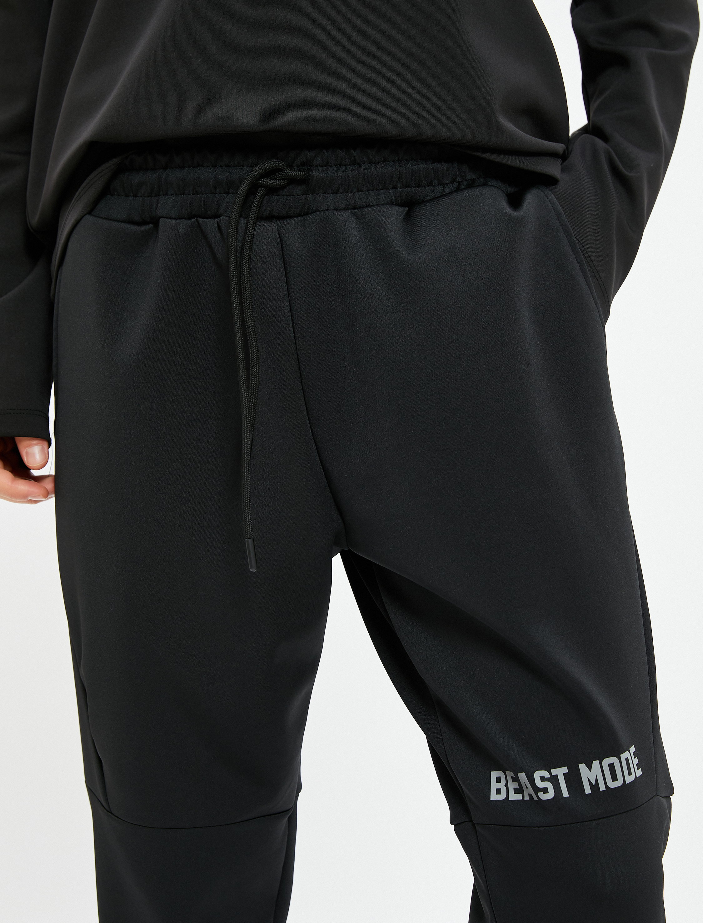   Jogger Eşofman Altı Cepli Beli Bağlamalı Baskı Detaylı