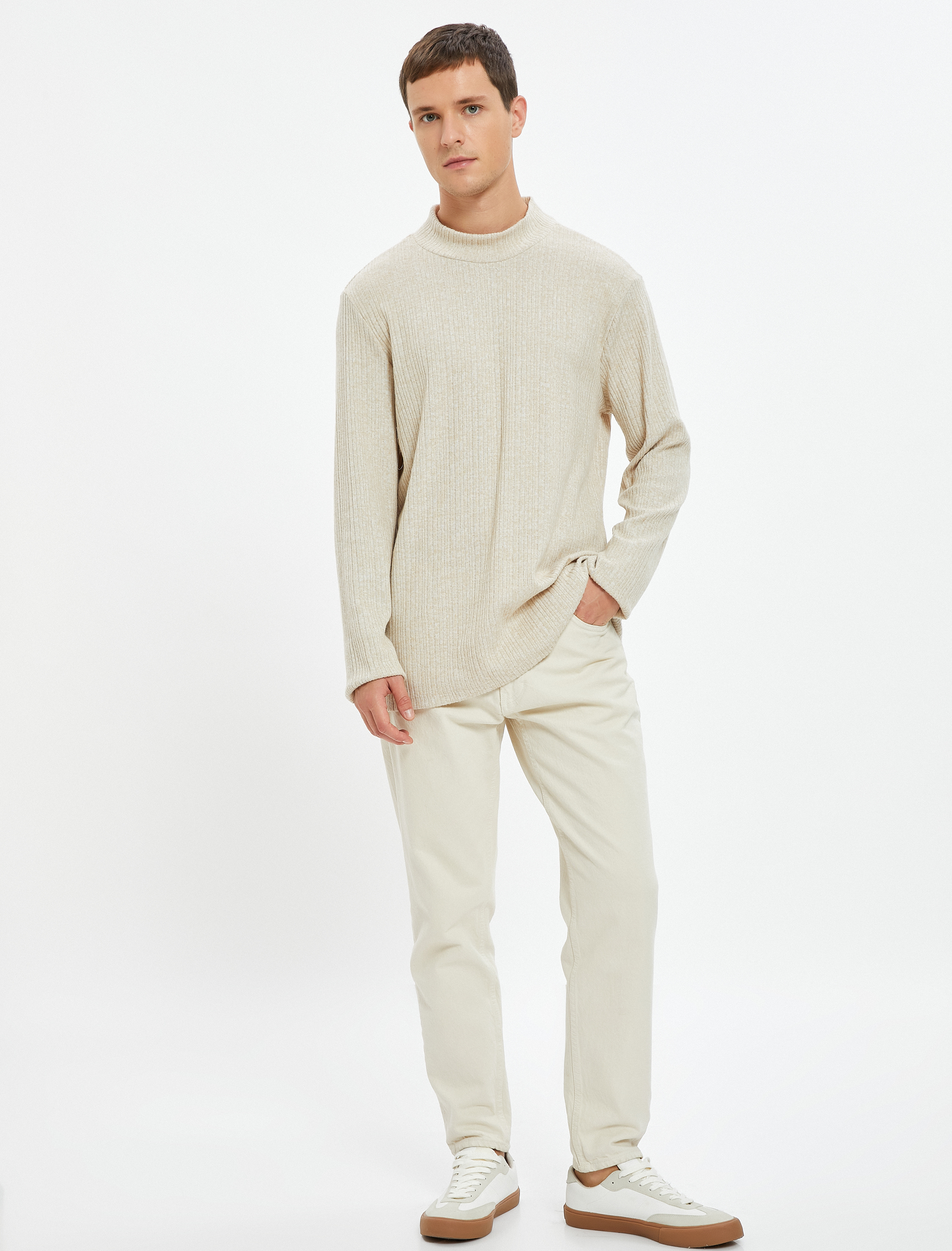   Dik Yaka İnce Triko Kazak Uzun Kollu Yumuşak Dokulu