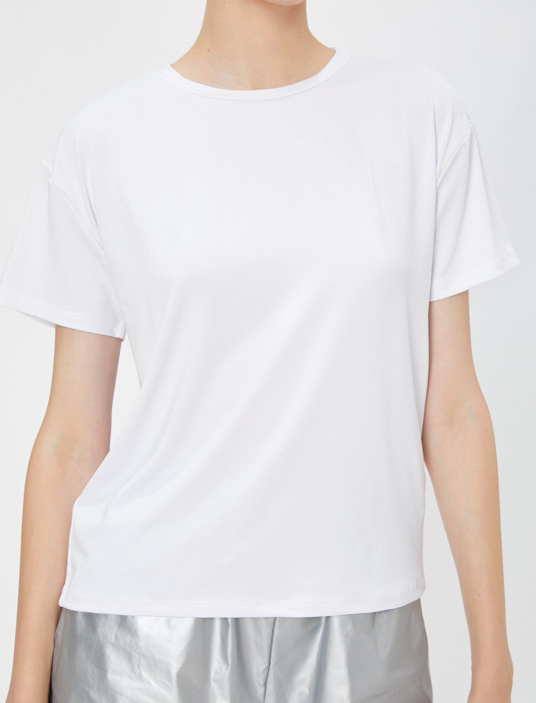   Basic Sporcu Tişört Yumuşak Tuşe Dokulu Kısa Kollu Bisiklet Yaka