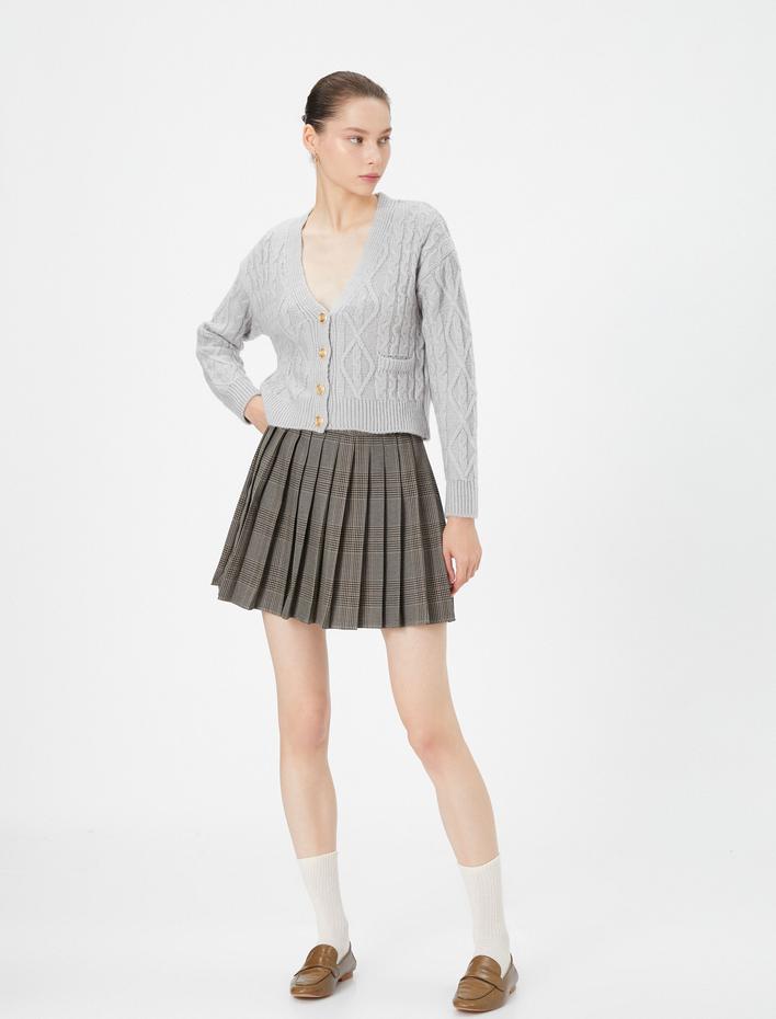  Örgü Hırka Saç Örgü Desenli V Yaka Düğmeli Uzun Kollu