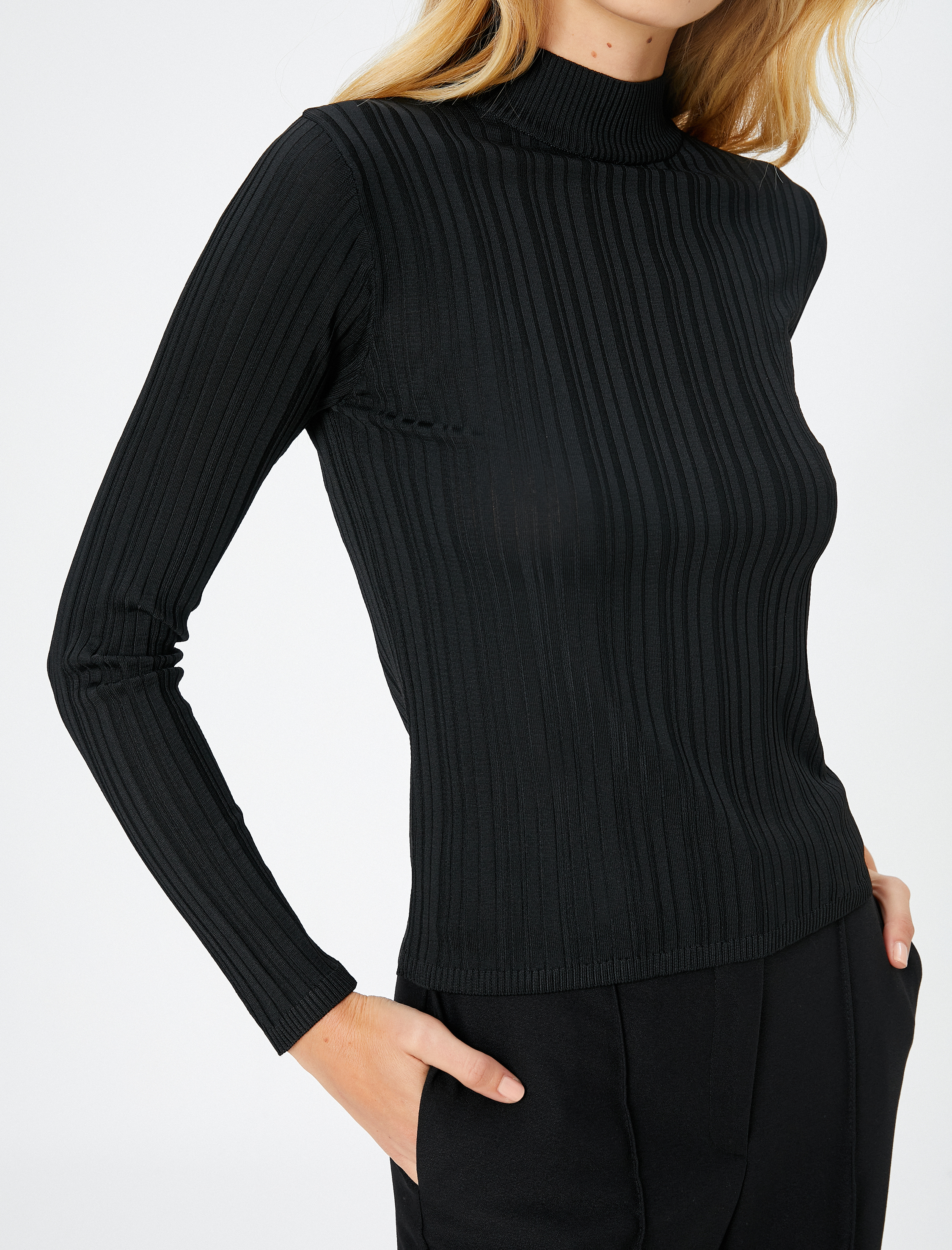 Triko Kazak Dokulu Yarım Balıkçı Yaka Uzun Kollu