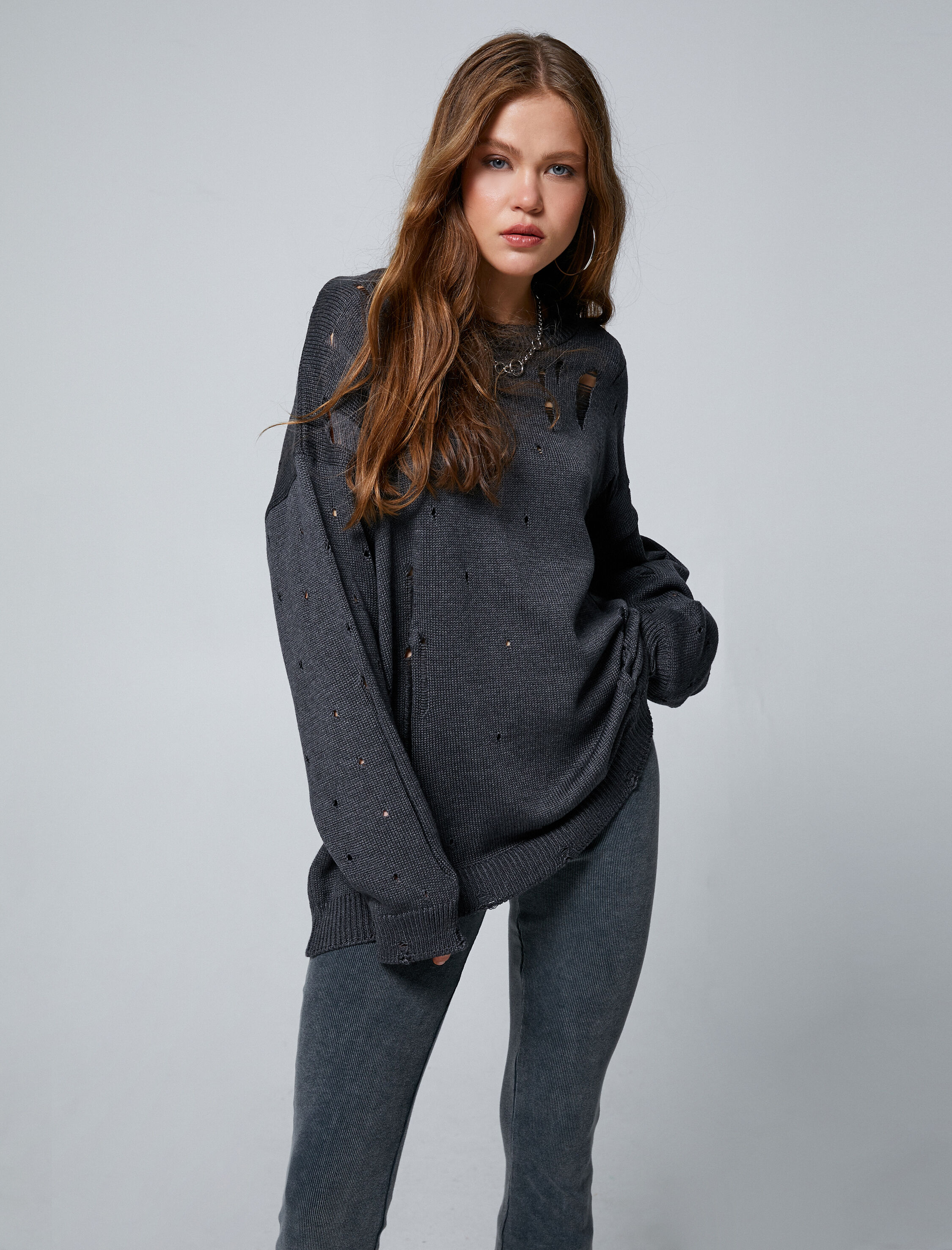   Triko Kazak Uzun Kollu Delikli Yırtık Detaylı Düşük Omuz Bisiklet Yaka