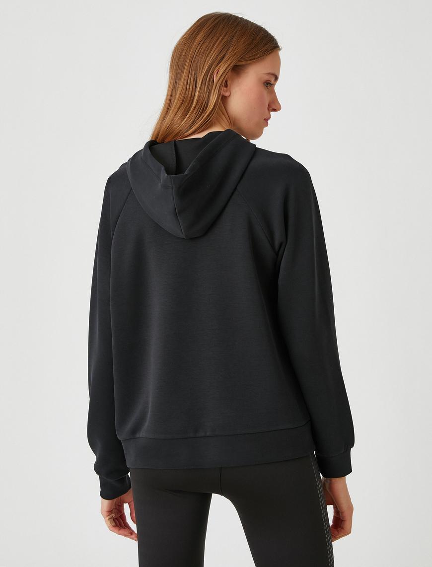   Kapüşonlu Sweatshirt