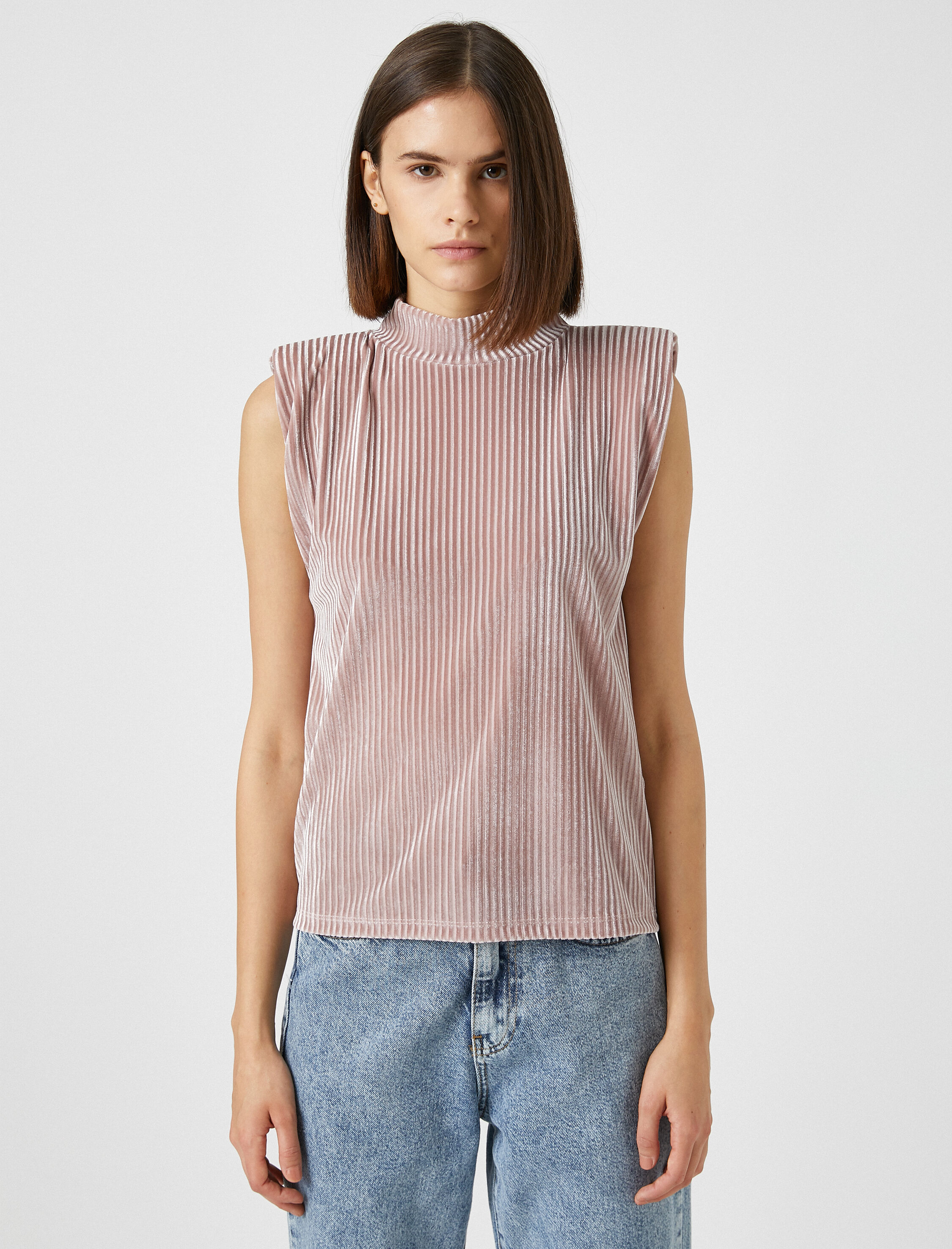 Vatkalı Dik Yaka Kadife Tişört